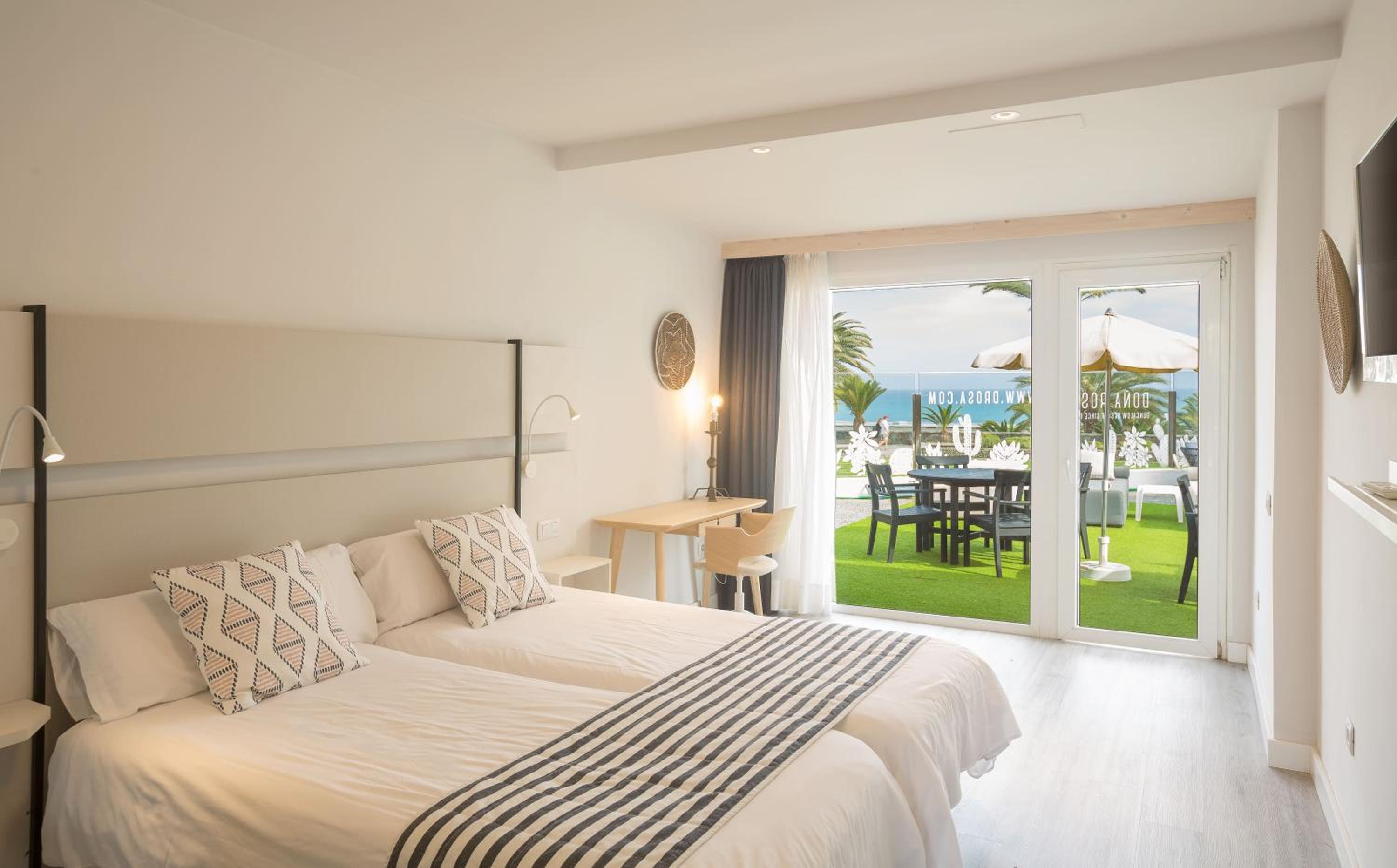 Deluxe Bungalow with Sea View - Photo 6