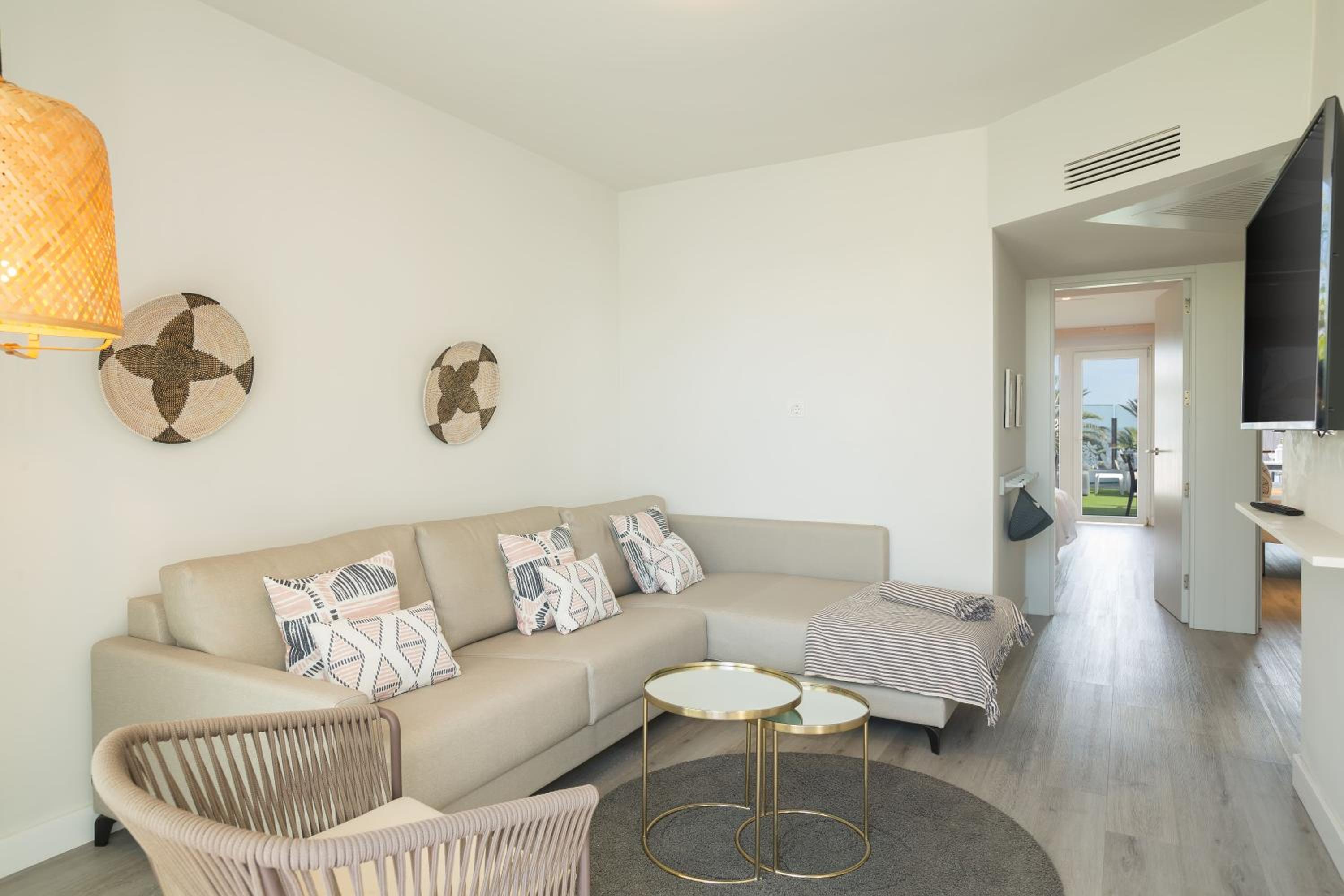 Deluxe Bungalow with Sea View - Photo 12