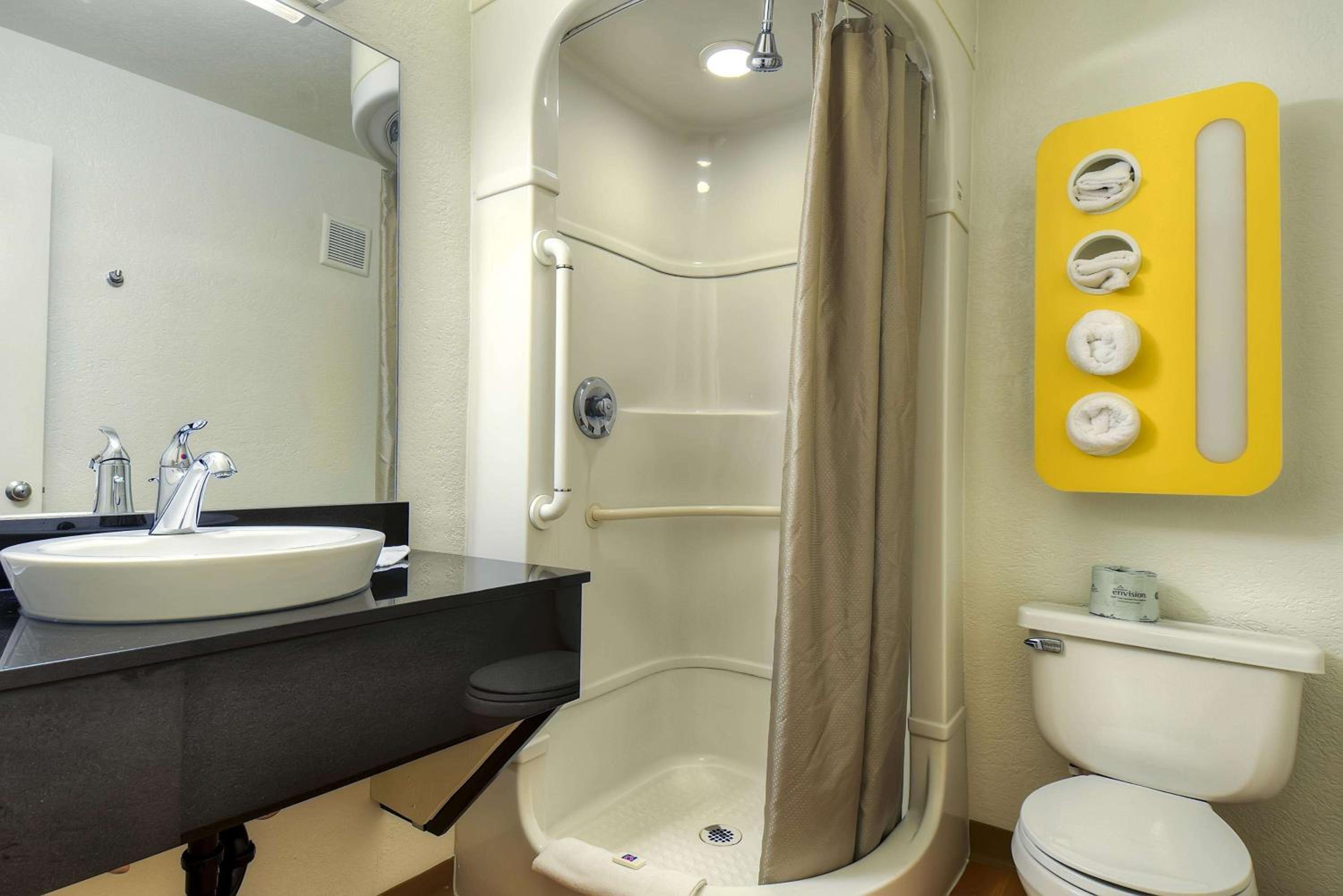 2 Full Beds | Micfridge | Free Parking