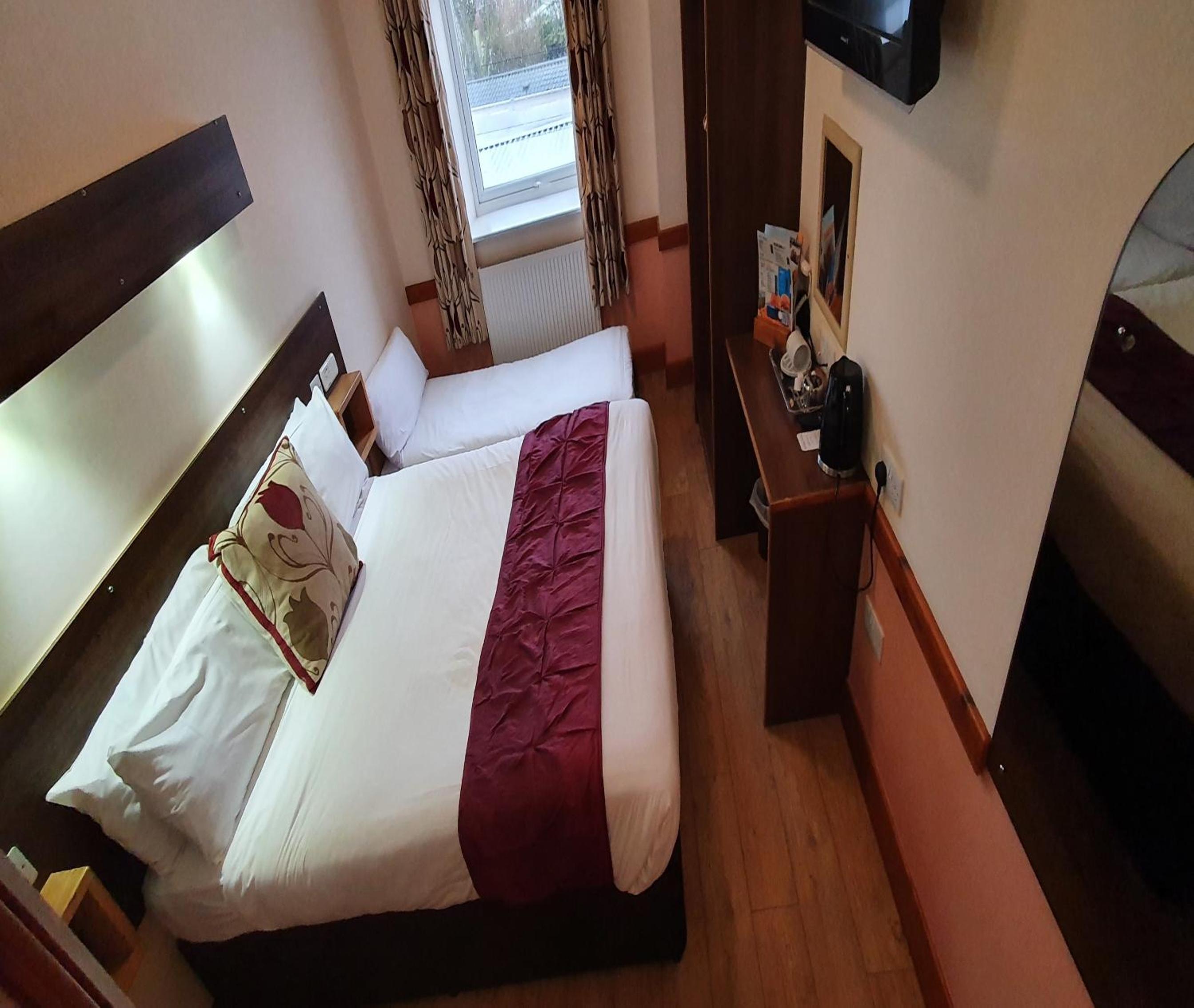 Standard Family Room - Photo 8
