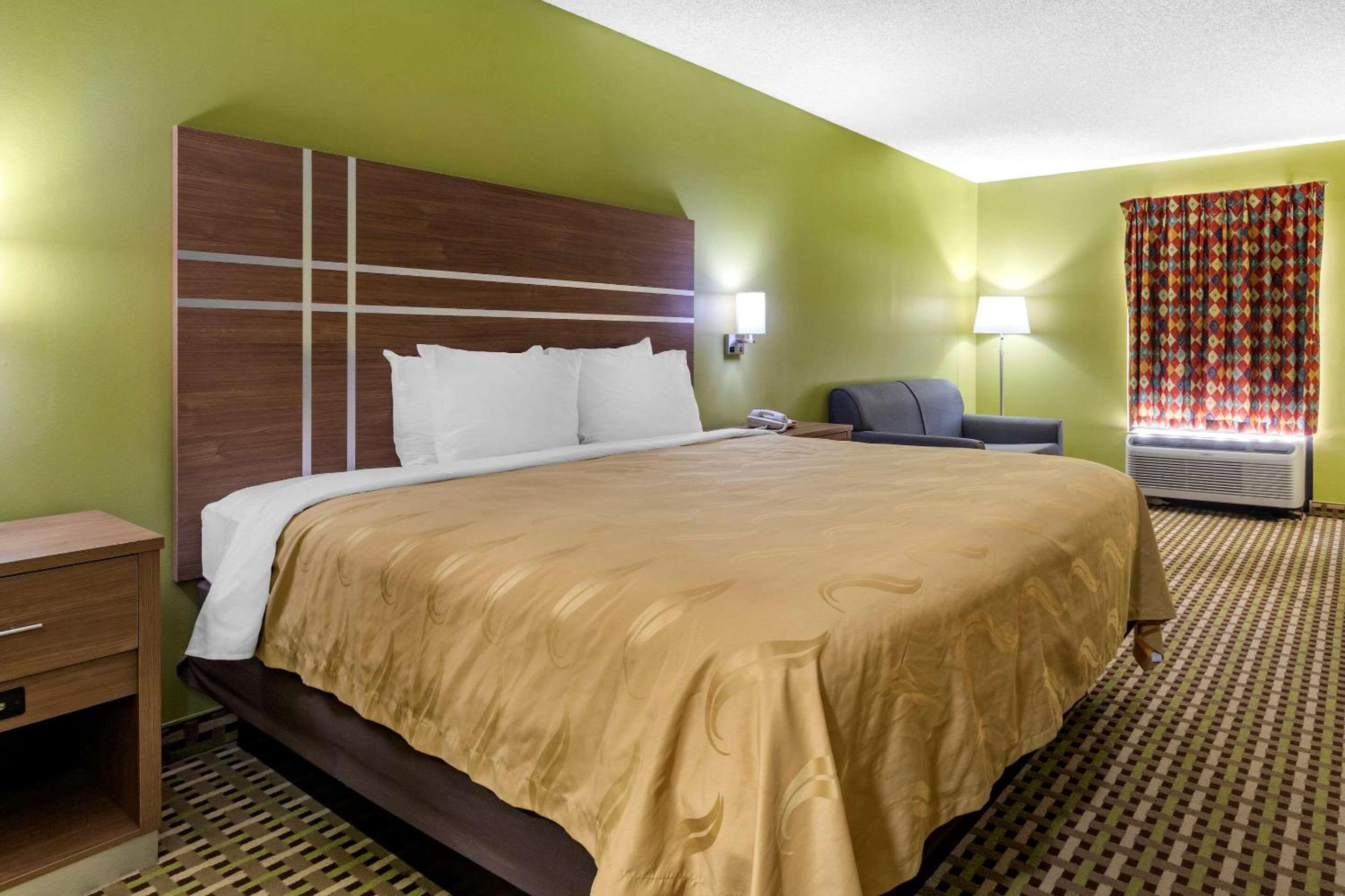 King Room with Sofa Bed - Non-Smoking - Photo 1