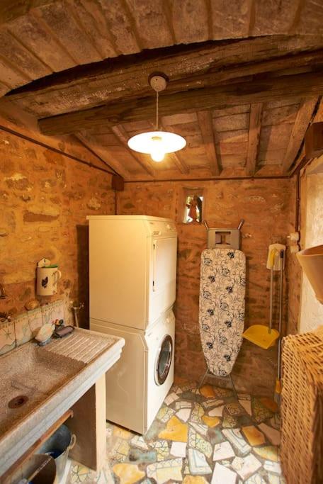 One-Bedroom House - Photo 32