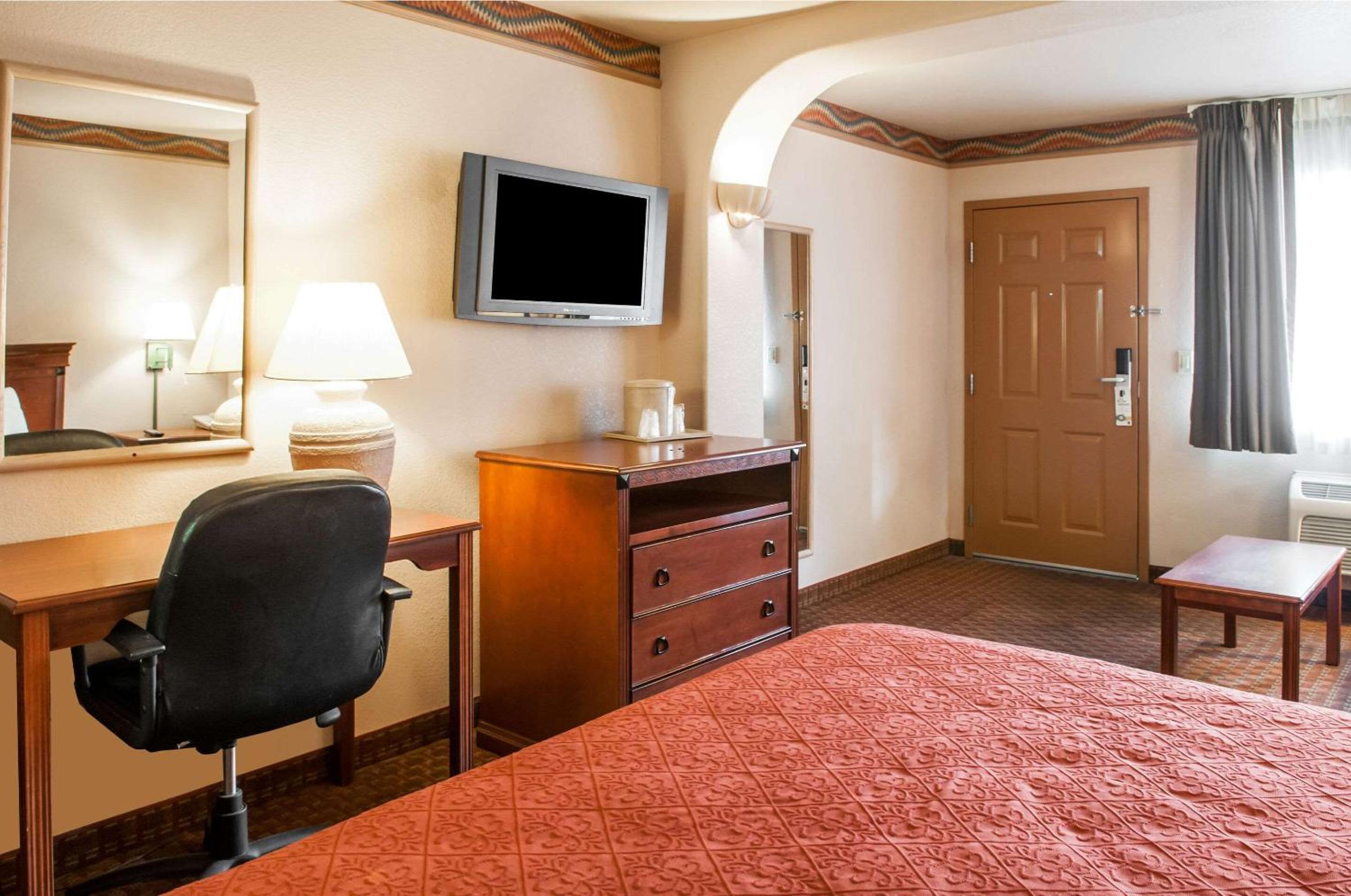 Superior King Suite - Non-Smoking - Photo 1