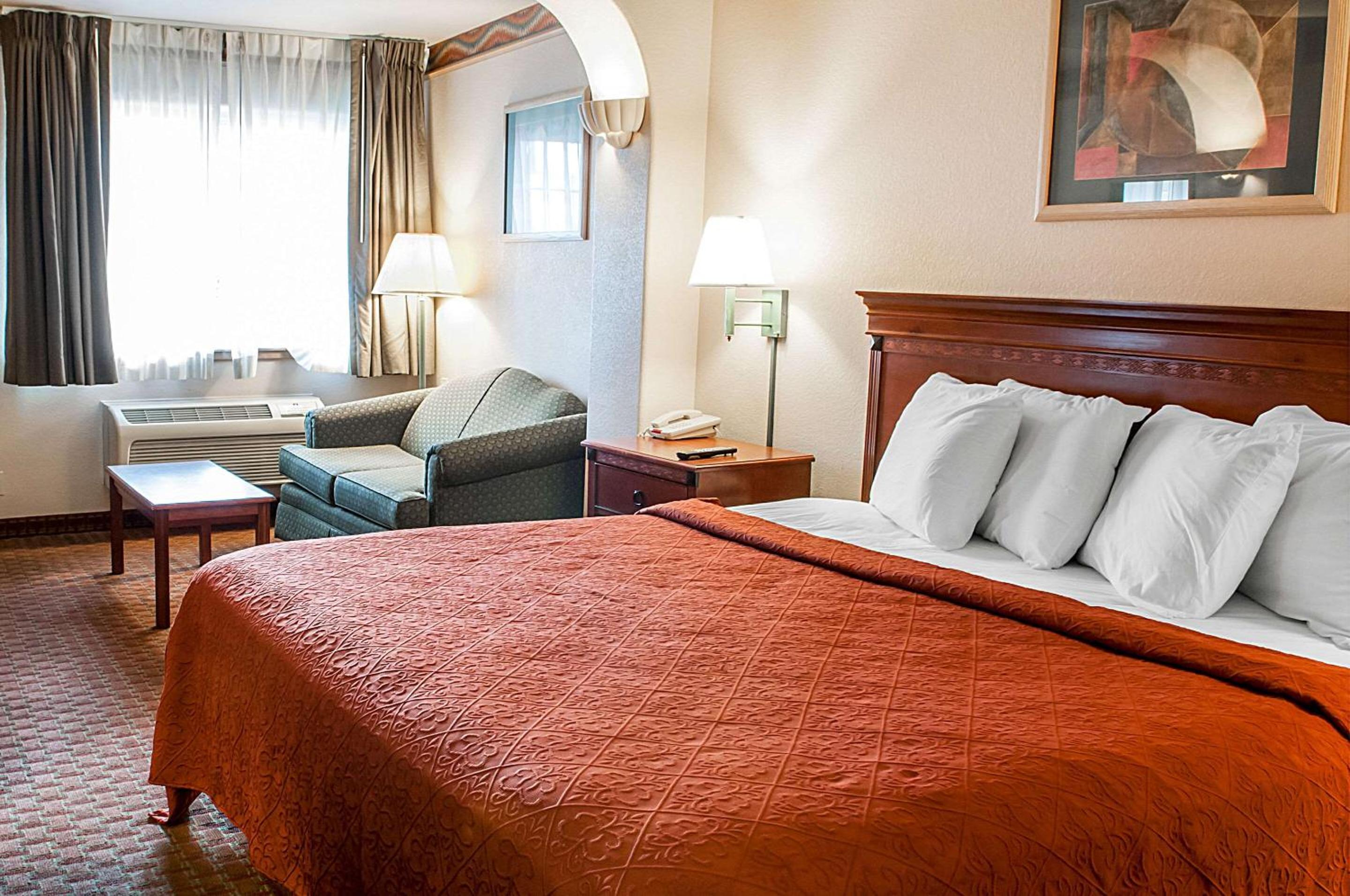 Superior King Suite - Non-Smoking - Photo 2