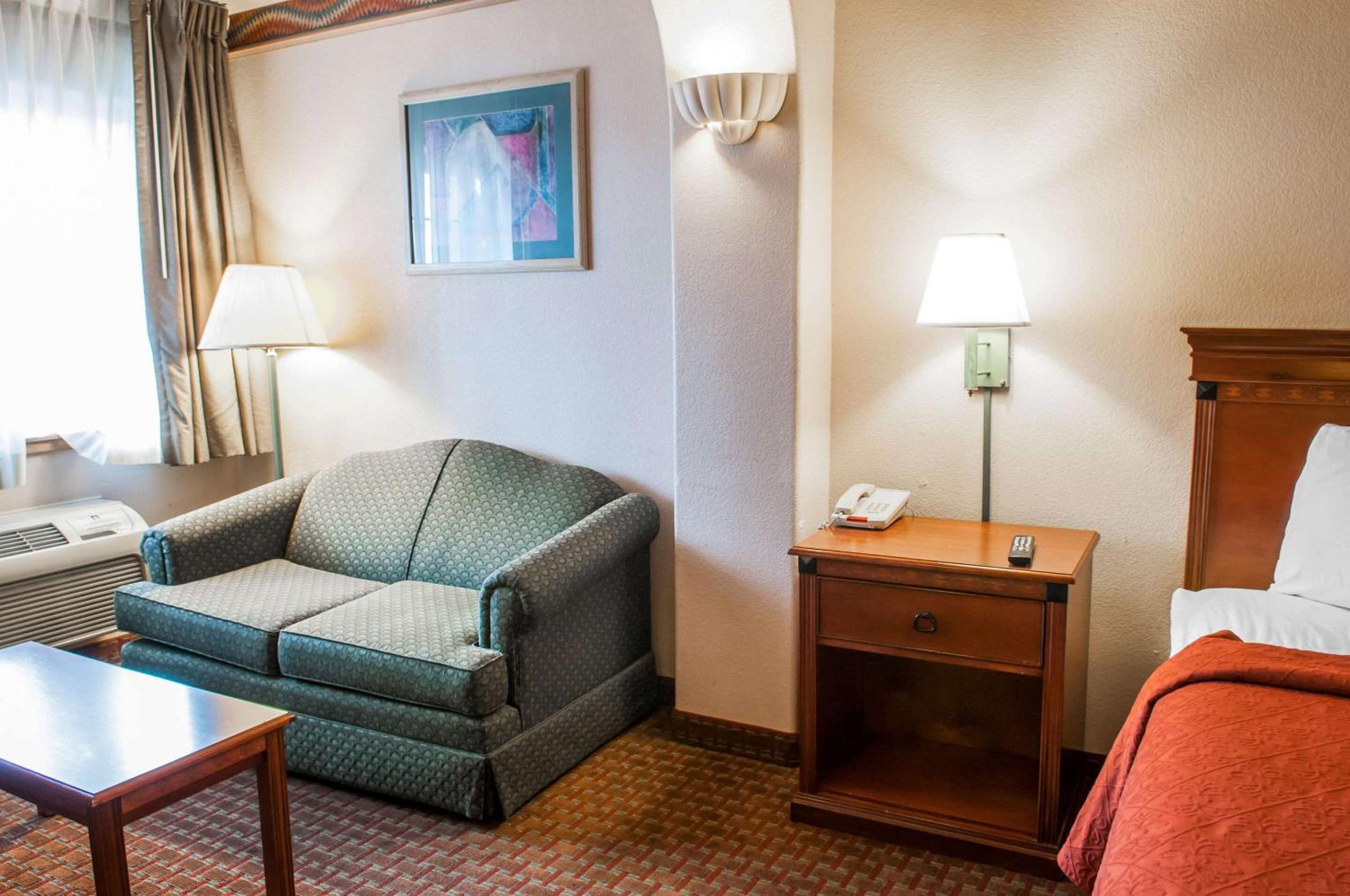 Superior King Suite - Non-Smoking - Photo 9
