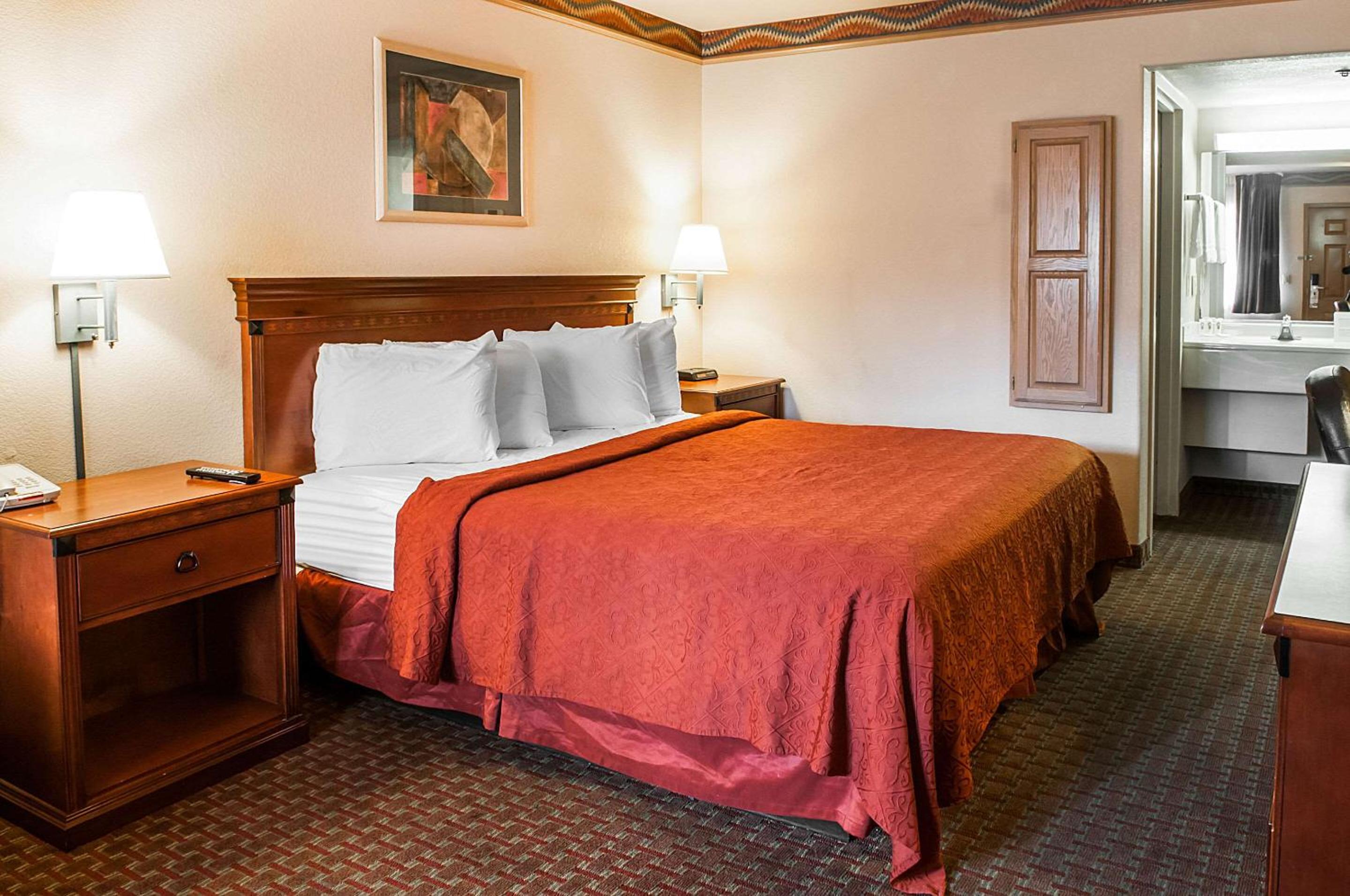 Superior King Suite - Non-Smoking - Photo 8