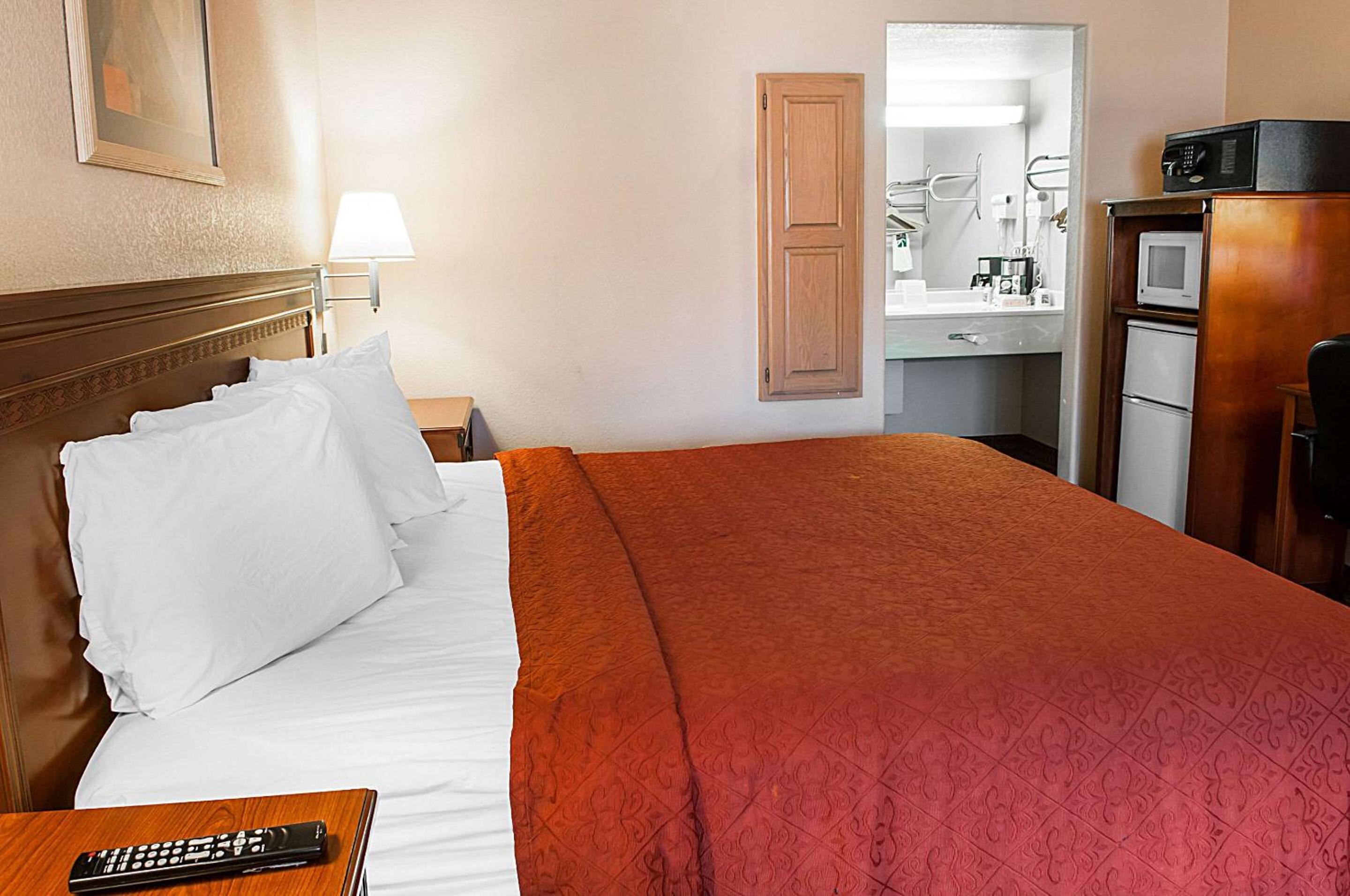 Superior King Suite - Non-Smoking - Photo 7