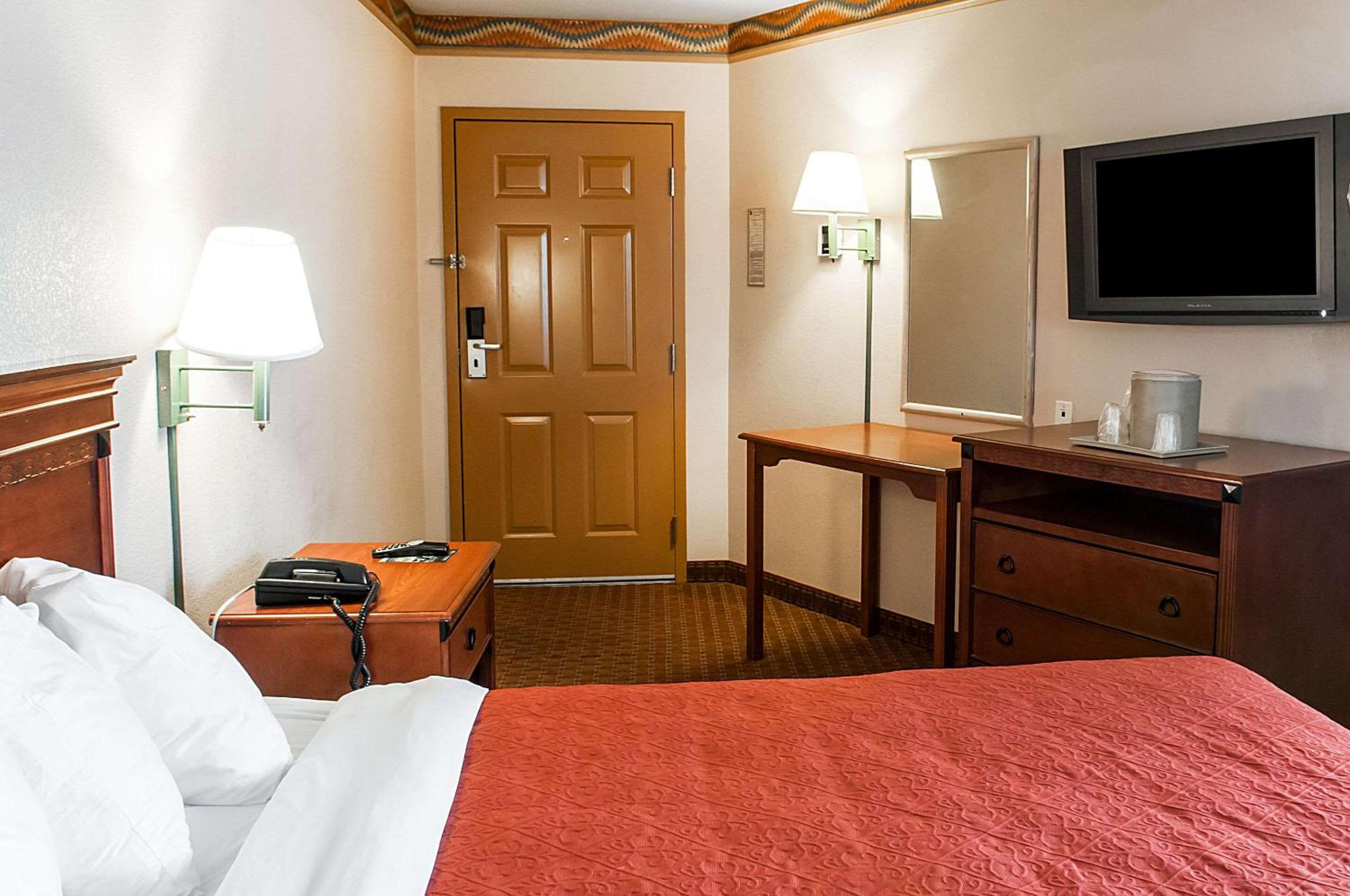 Superior King Suite - Non-Smoking - Photo 6