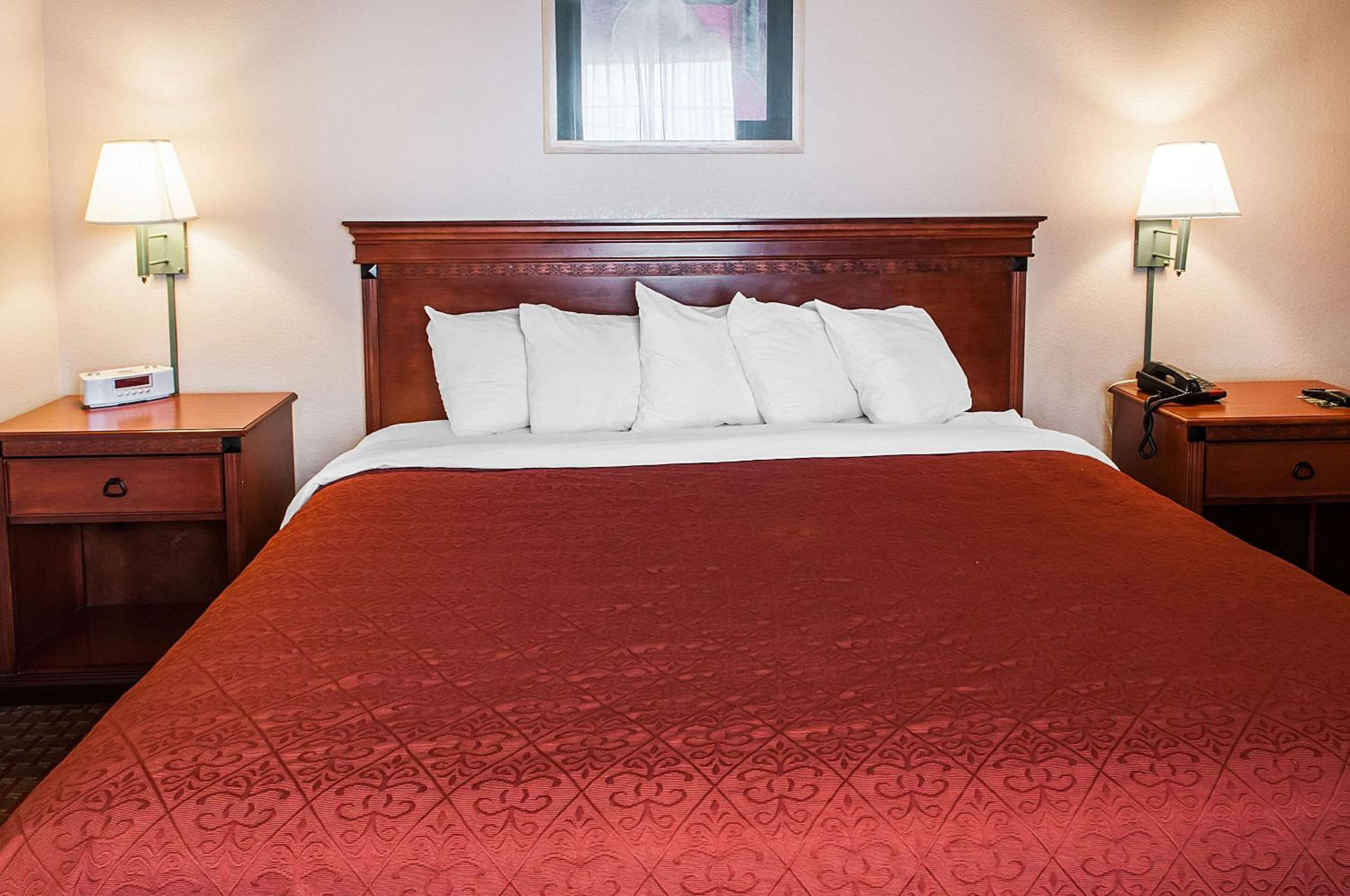 Superior King Suite - Non-Smoking - Photo 5