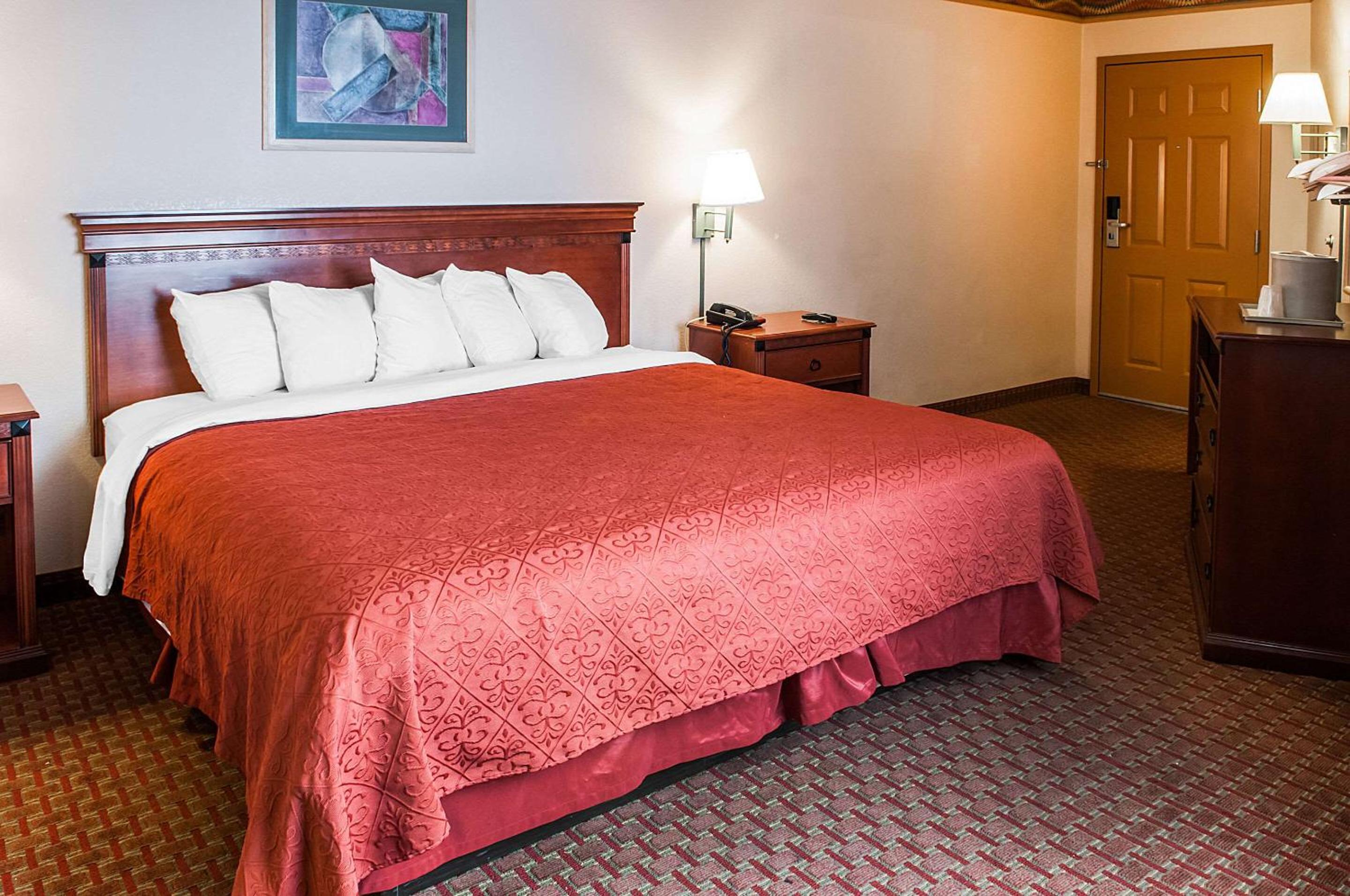 Superior King Suite - Non-Smoking - Photo 4