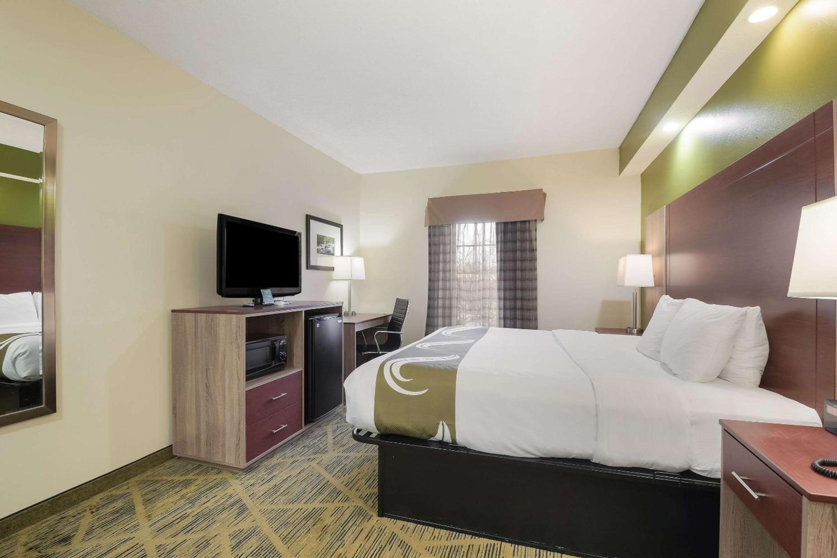 King Room - Accessible/Non-Smoking - Photo 3
