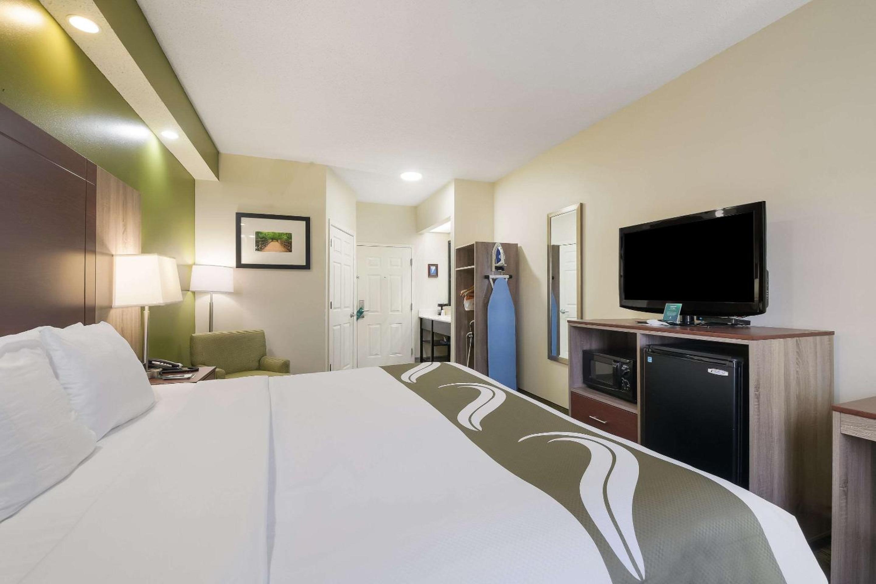 King Room - Accessible/Non-Smoking - Photo 4