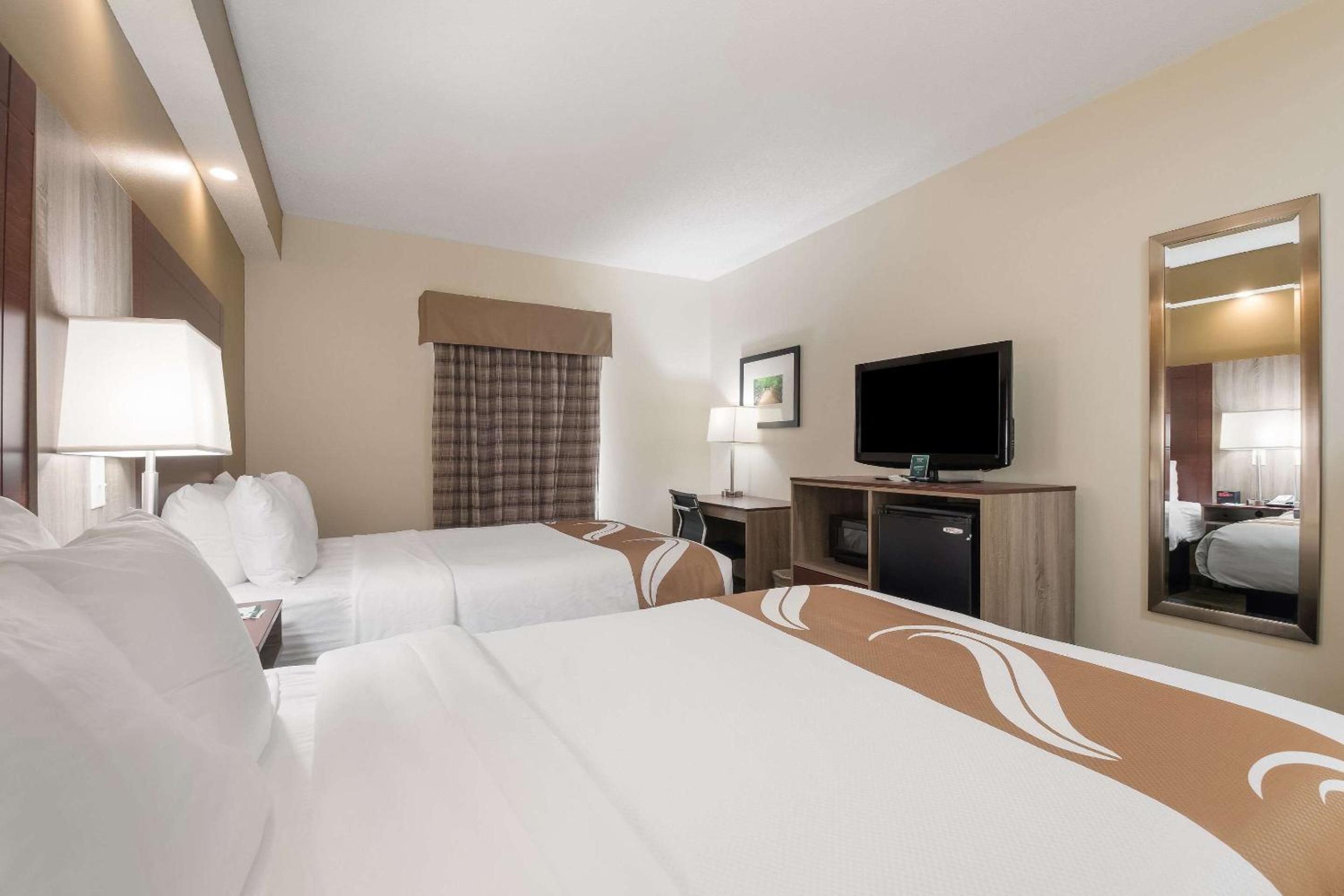 Double Room with Two Double Beds - Accessible/Non-Smoking - Photo 3