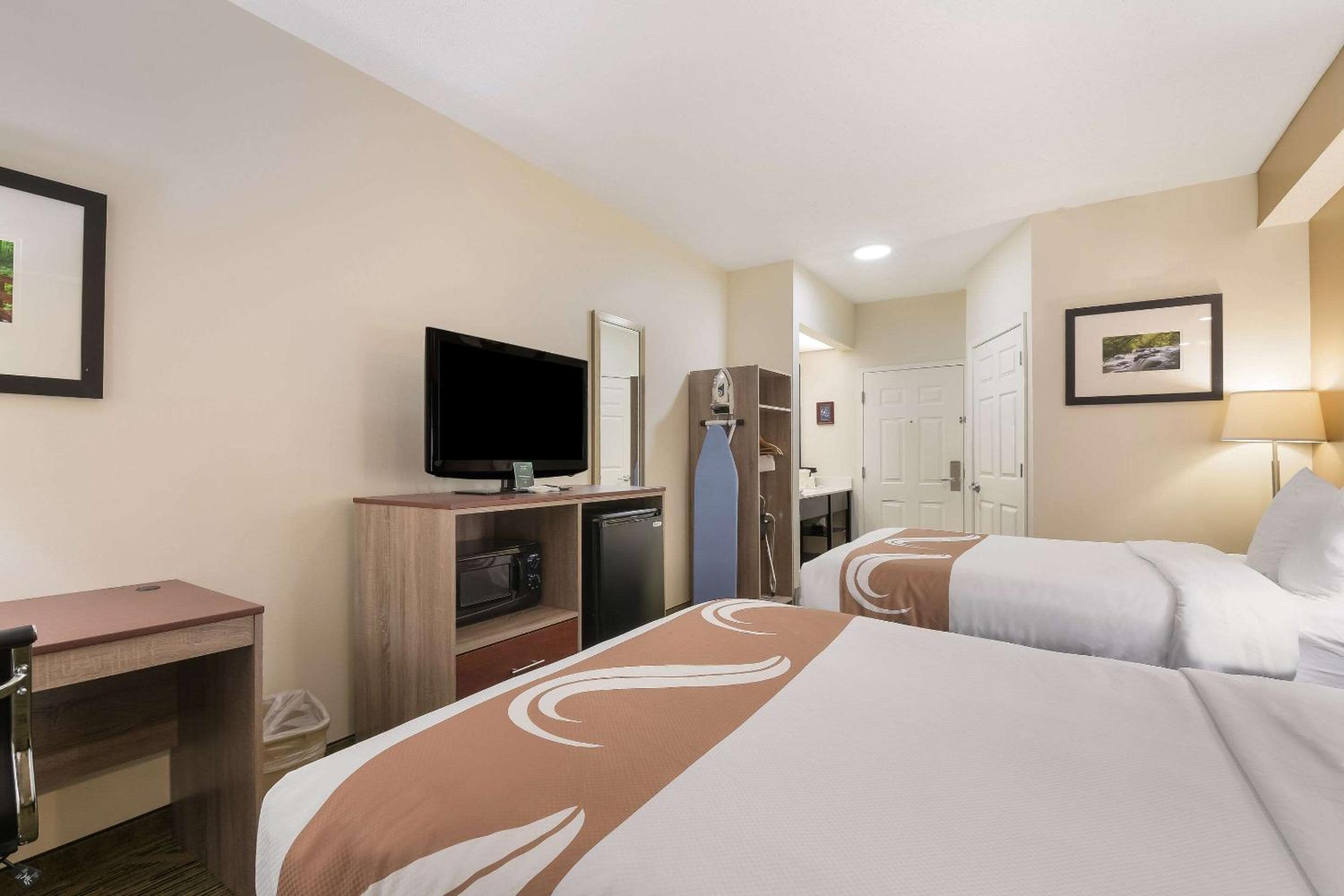 Double Room with Two Double Beds - Accessible/Non-Smoking - Photo 4