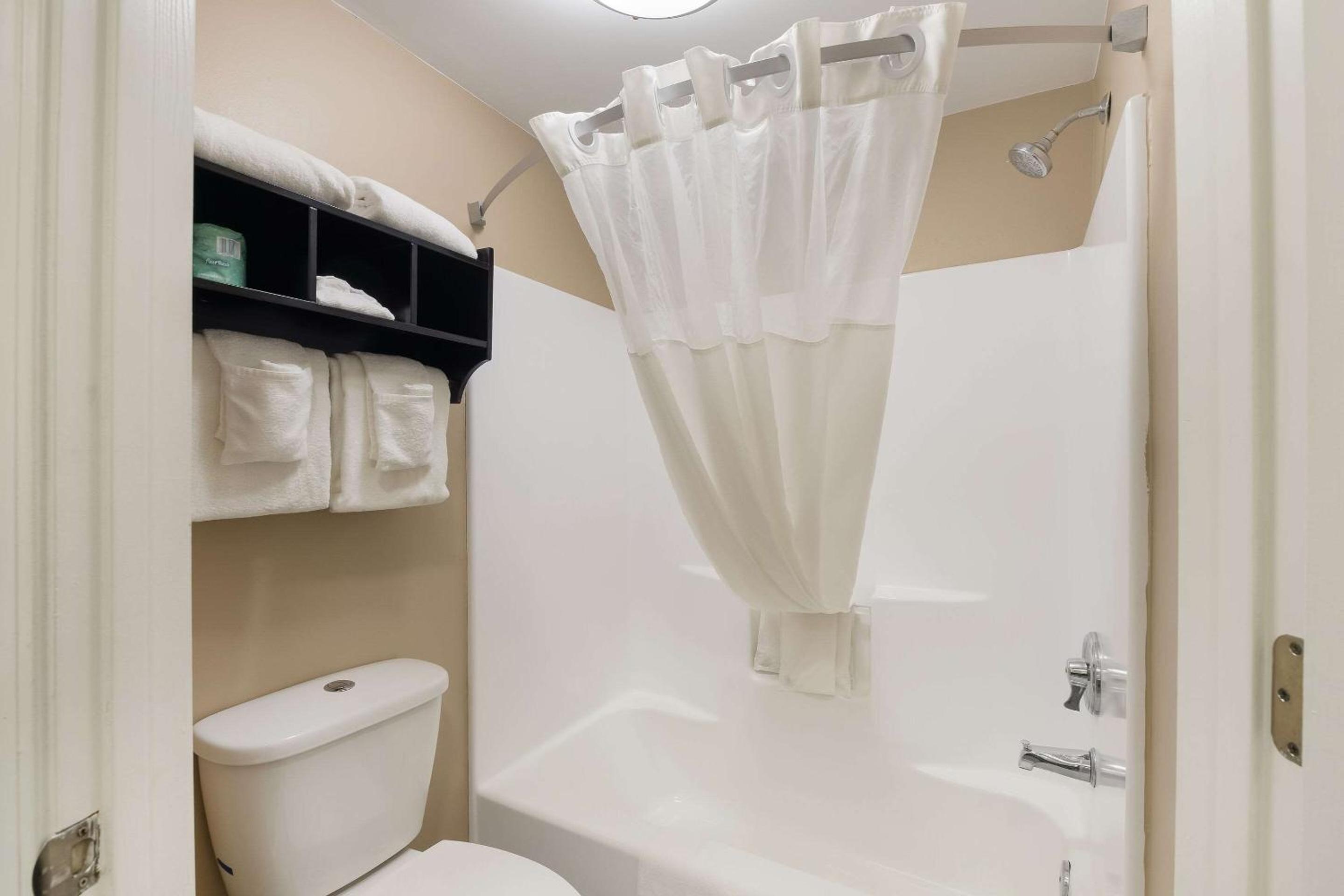 Double Room with Two Double Beds - Accessible/Non-Smoking - Photo 5