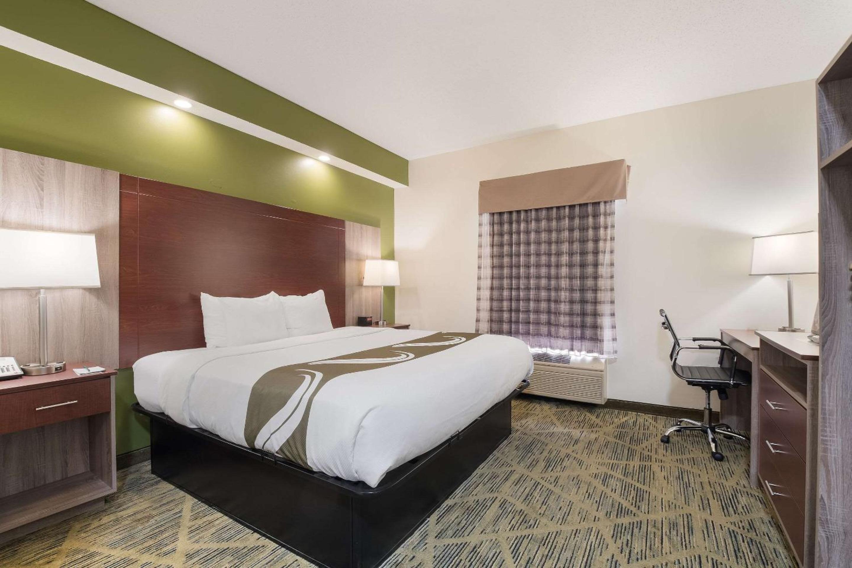 King Suite - Accessible/Non-Smoking - Photo 6