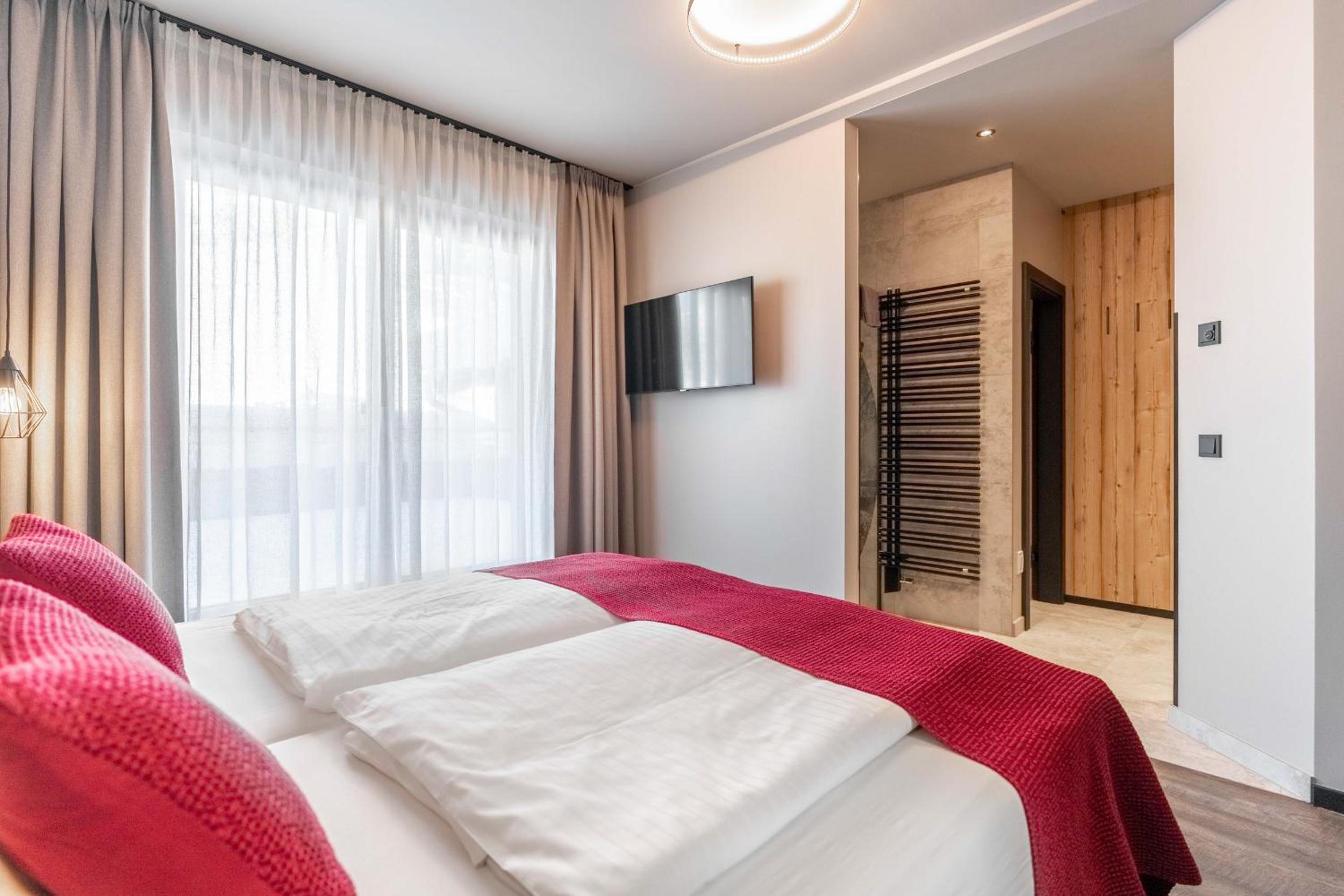 Deluxe Double Room with Balcony photo 2