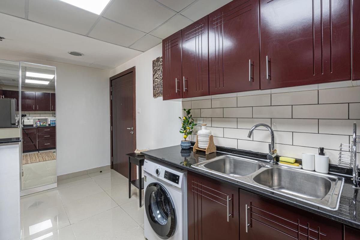 One-Bedroom Apartment photo 2