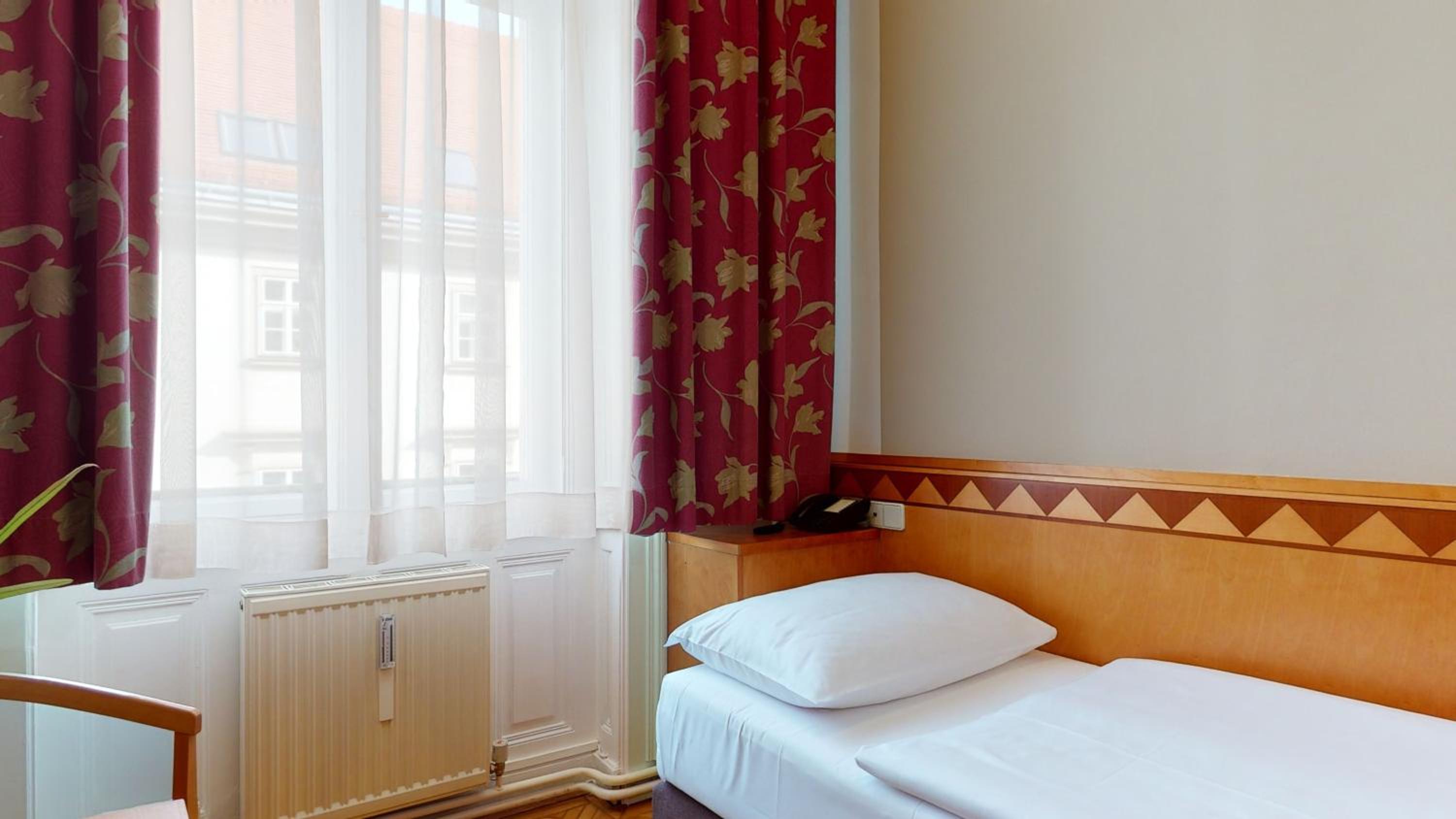 Small Single Room photo 1
