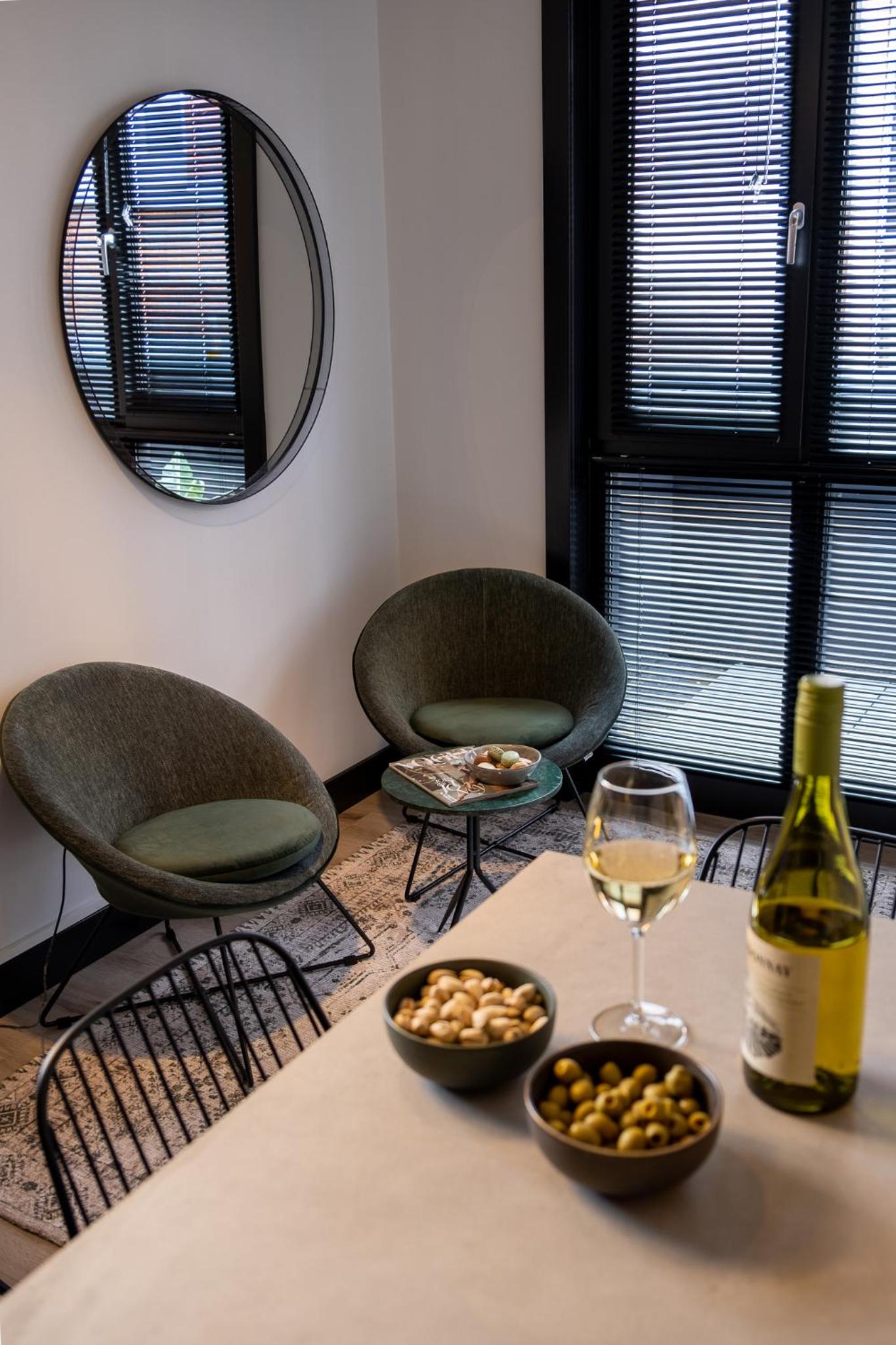 One-Bedroom Apartment - Photo 7