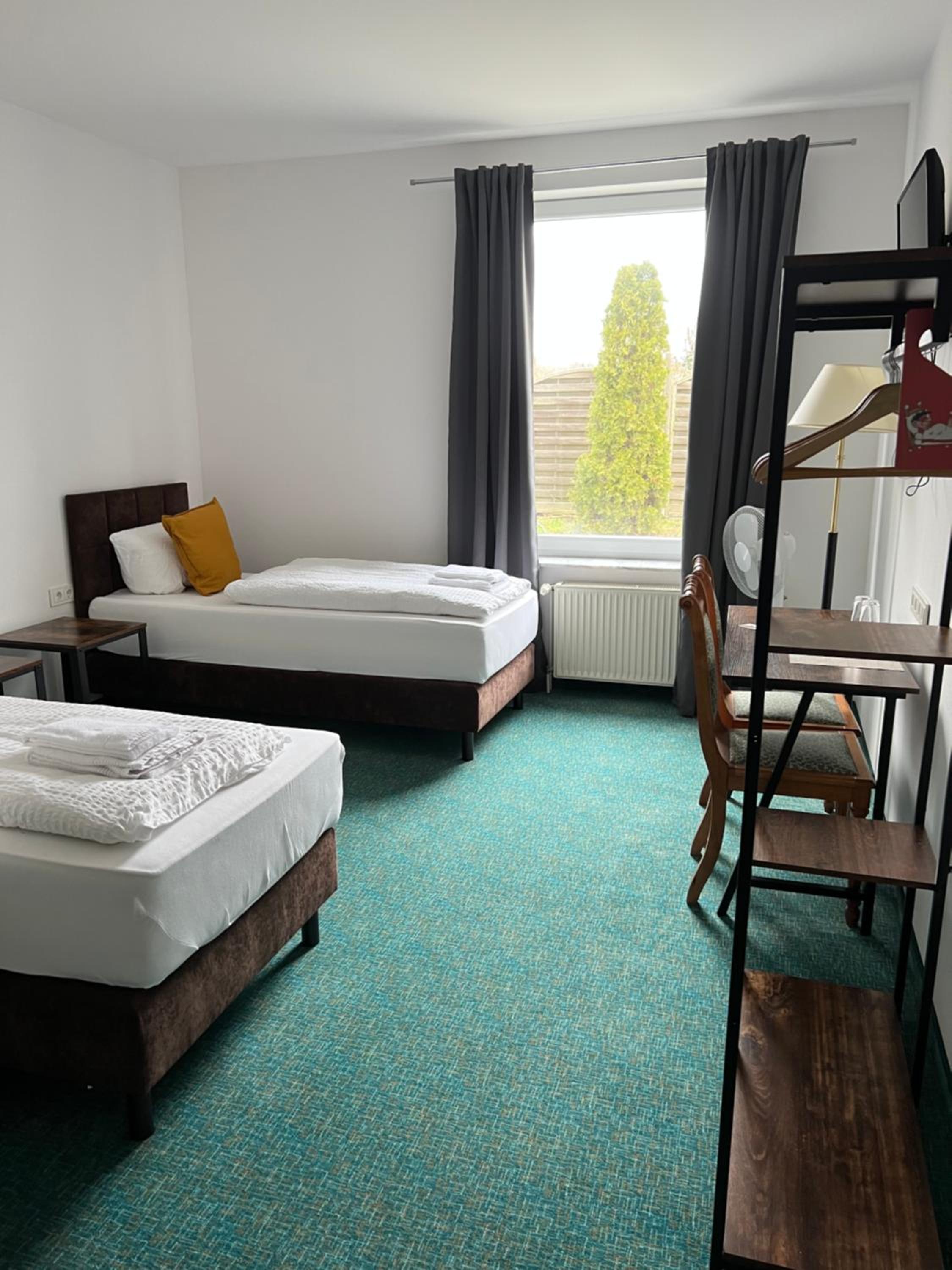 Standard Twin Room - Photo 1