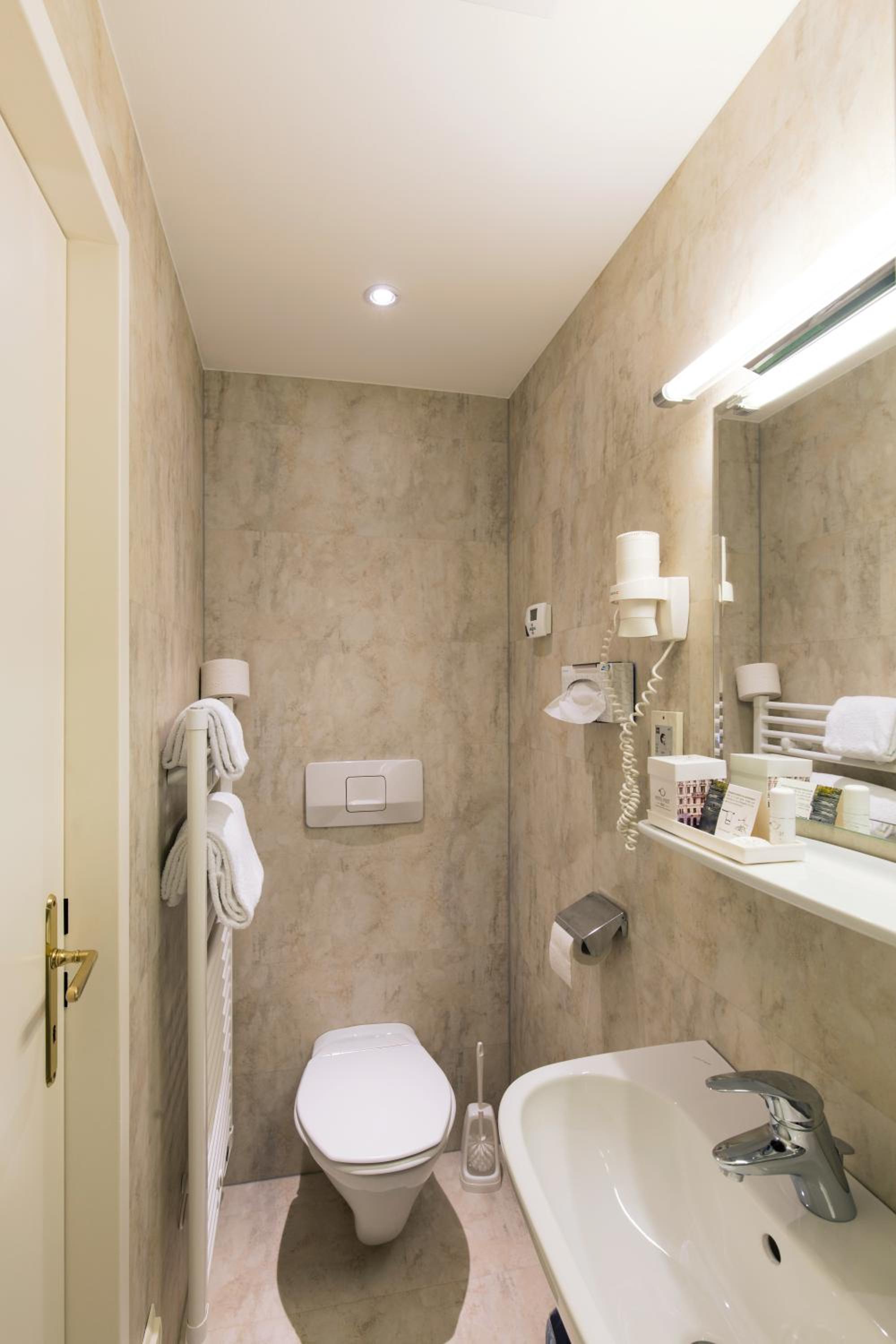 Small Single Room photo 2