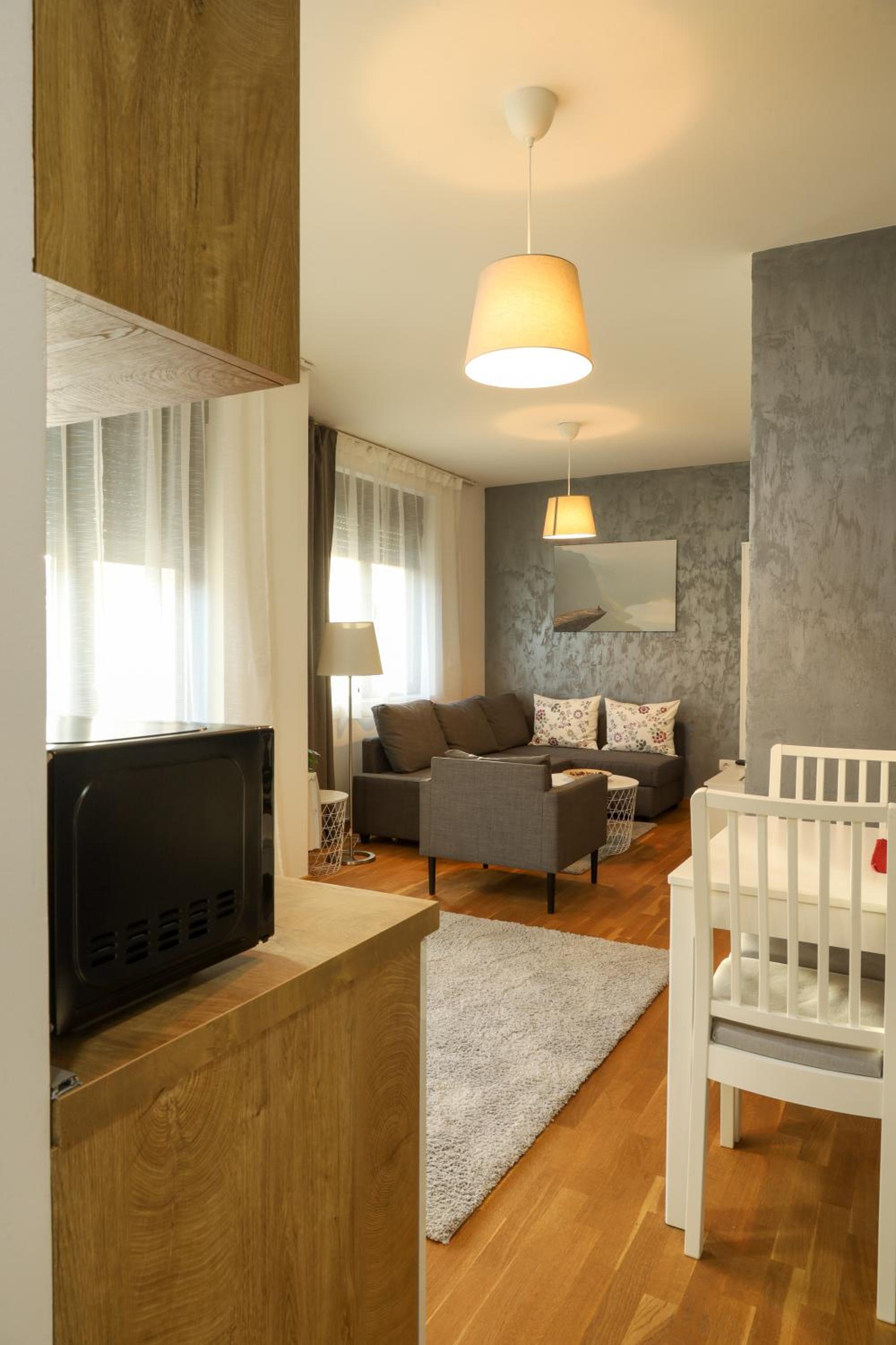 Deluxe Queen Suite - Photo 42