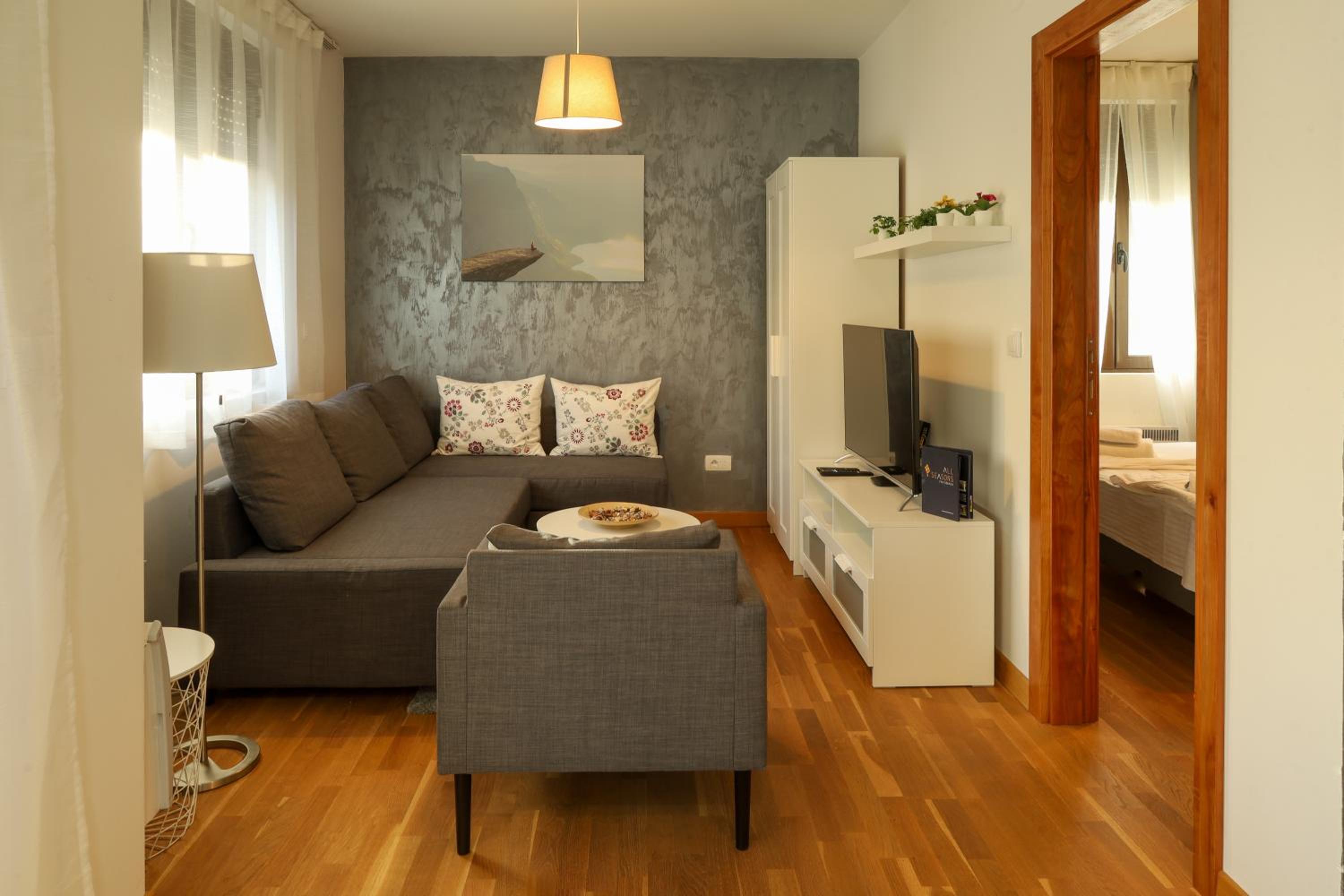 Deluxe Queen Suite - Photo 44