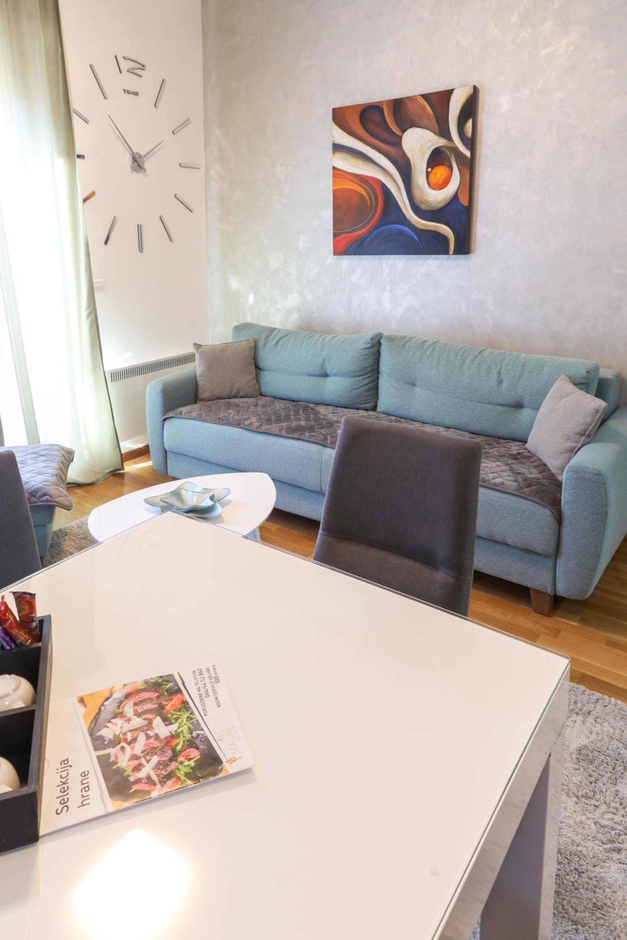 Deluxe Queen Suite - Photo 48