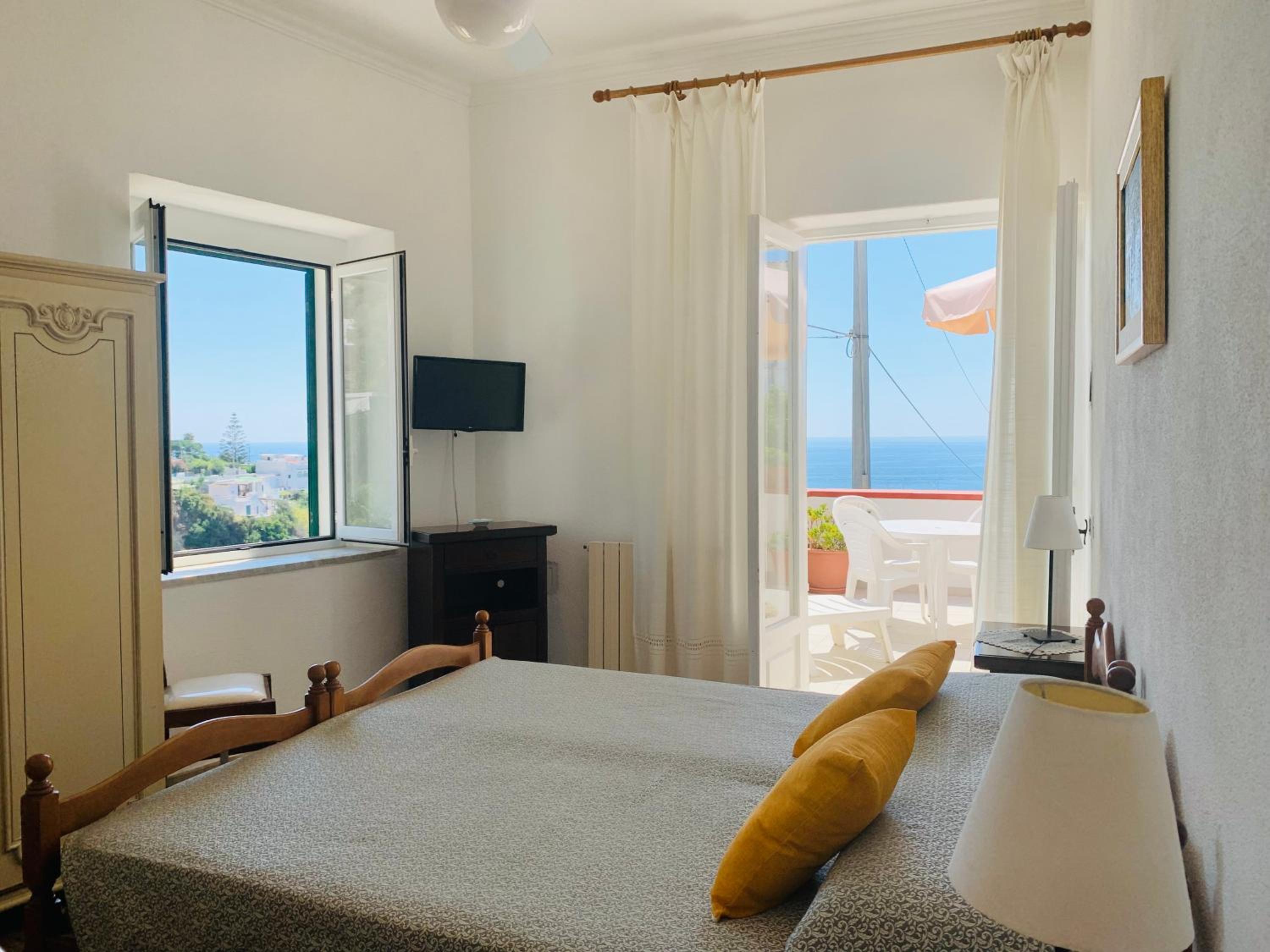 Double or Twin Room with Side Sea View