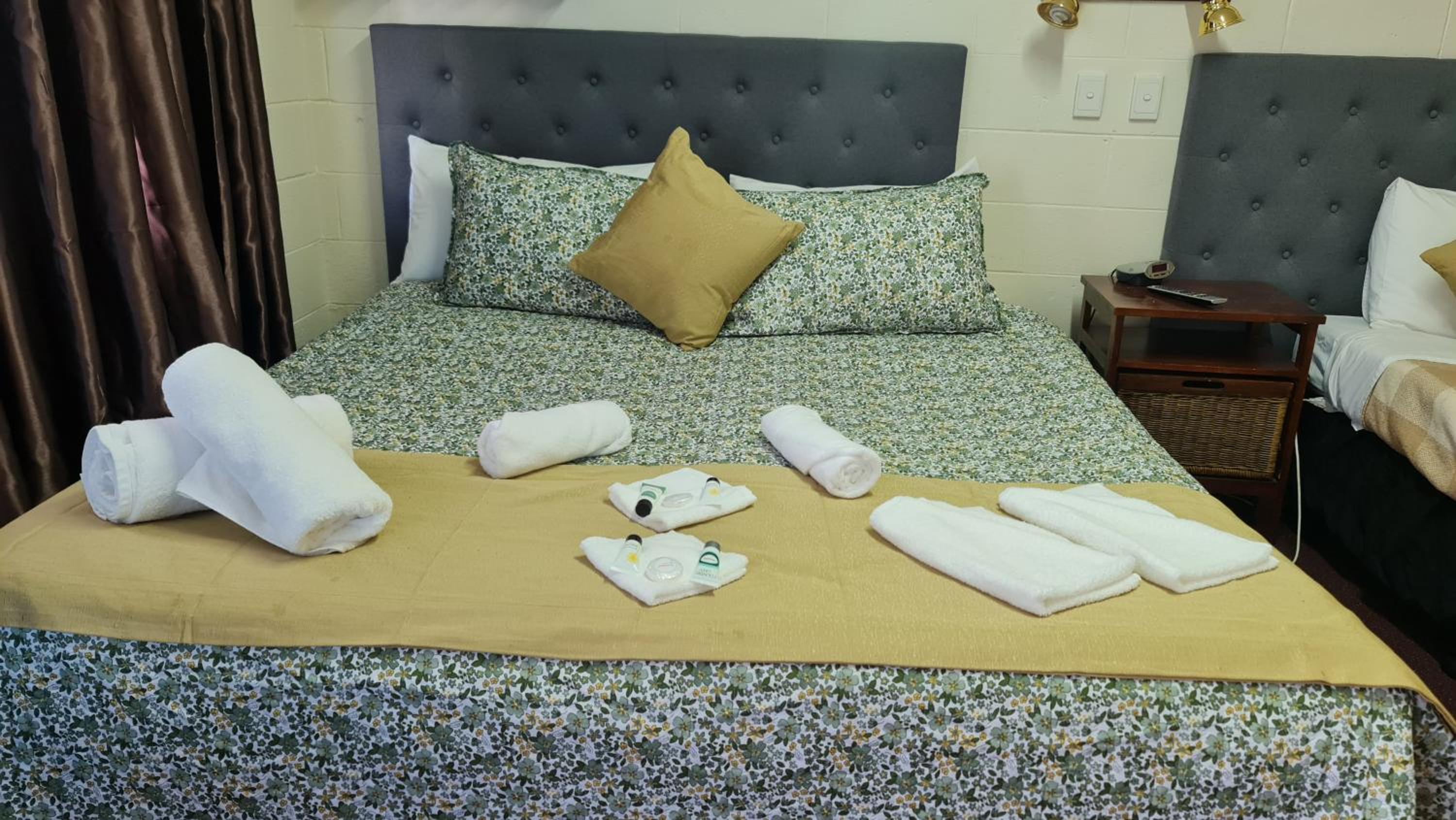 Deluxe King Room - Photo 5