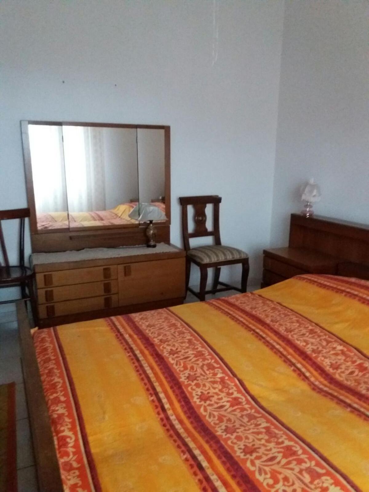 One-Bedroom House - Photo 2