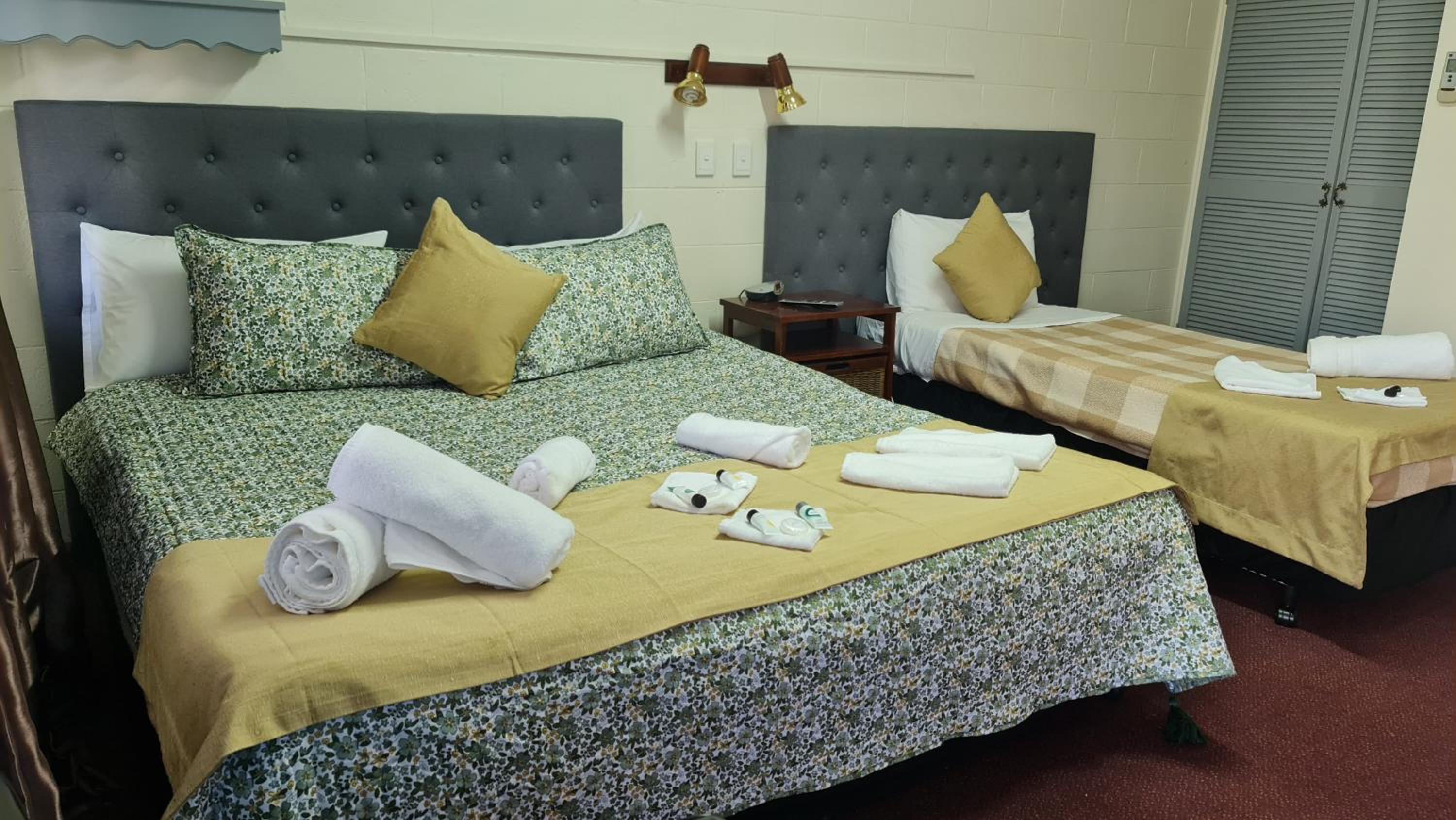 Deluxe King Room - Photo 4