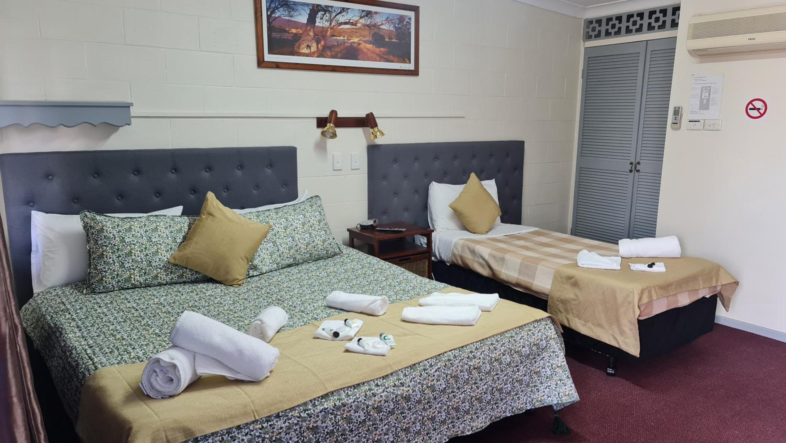 Deluxe King Room - Photo 3