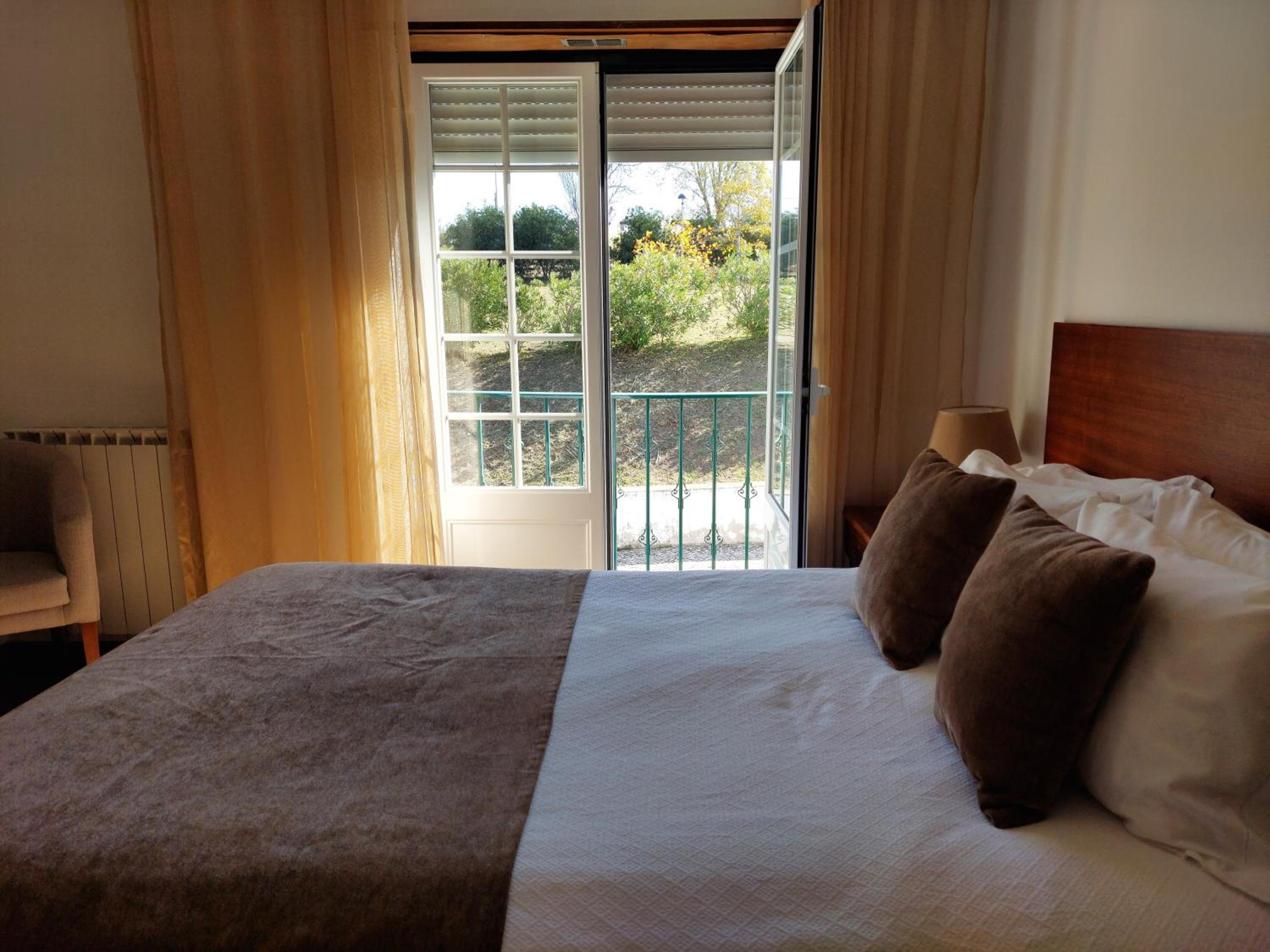 Single Room thumbnail 5