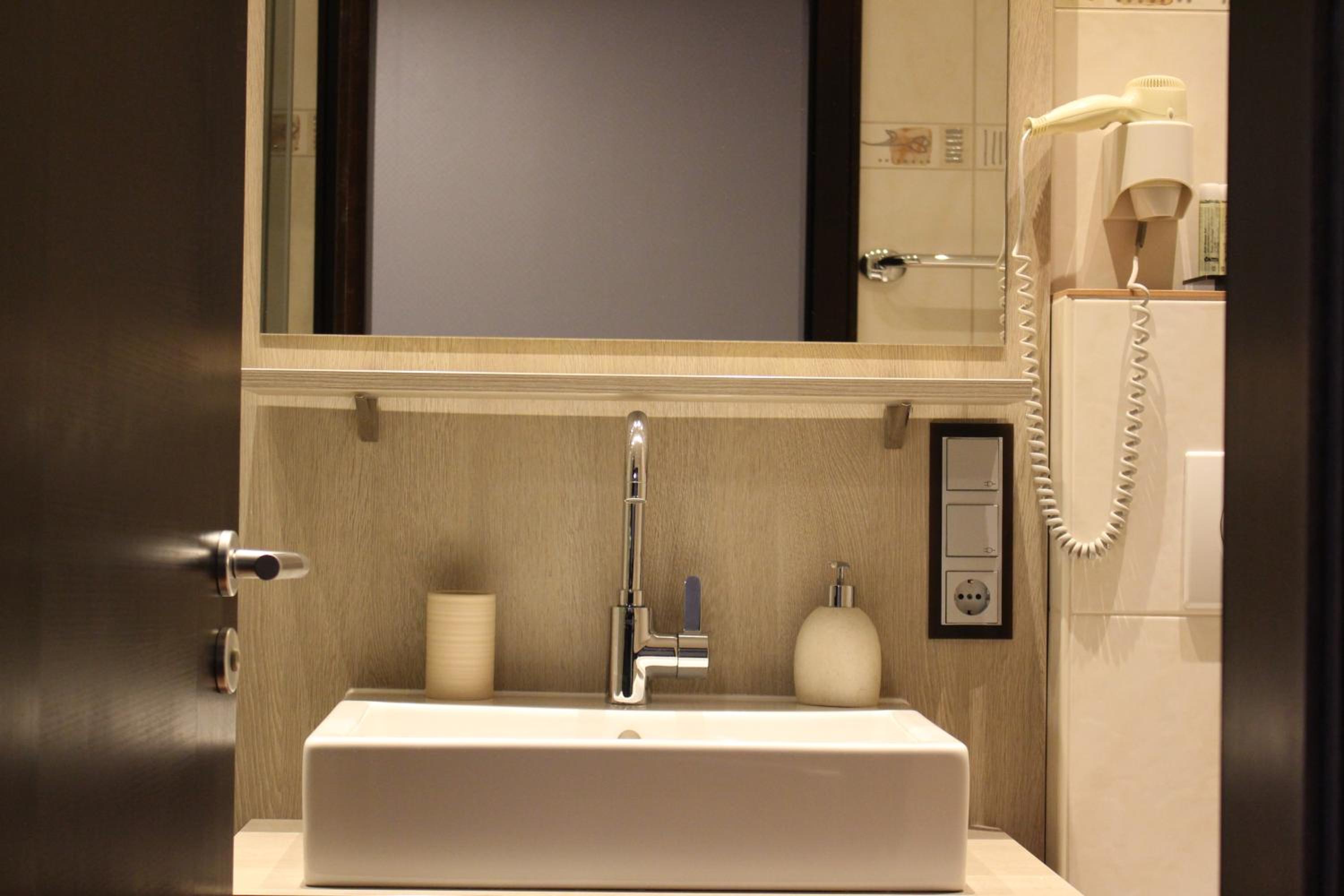 Standard Double Room - Photo 3