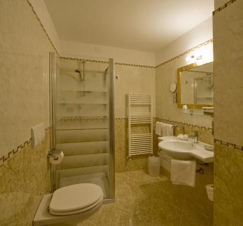 Double Room - Attic photo 3