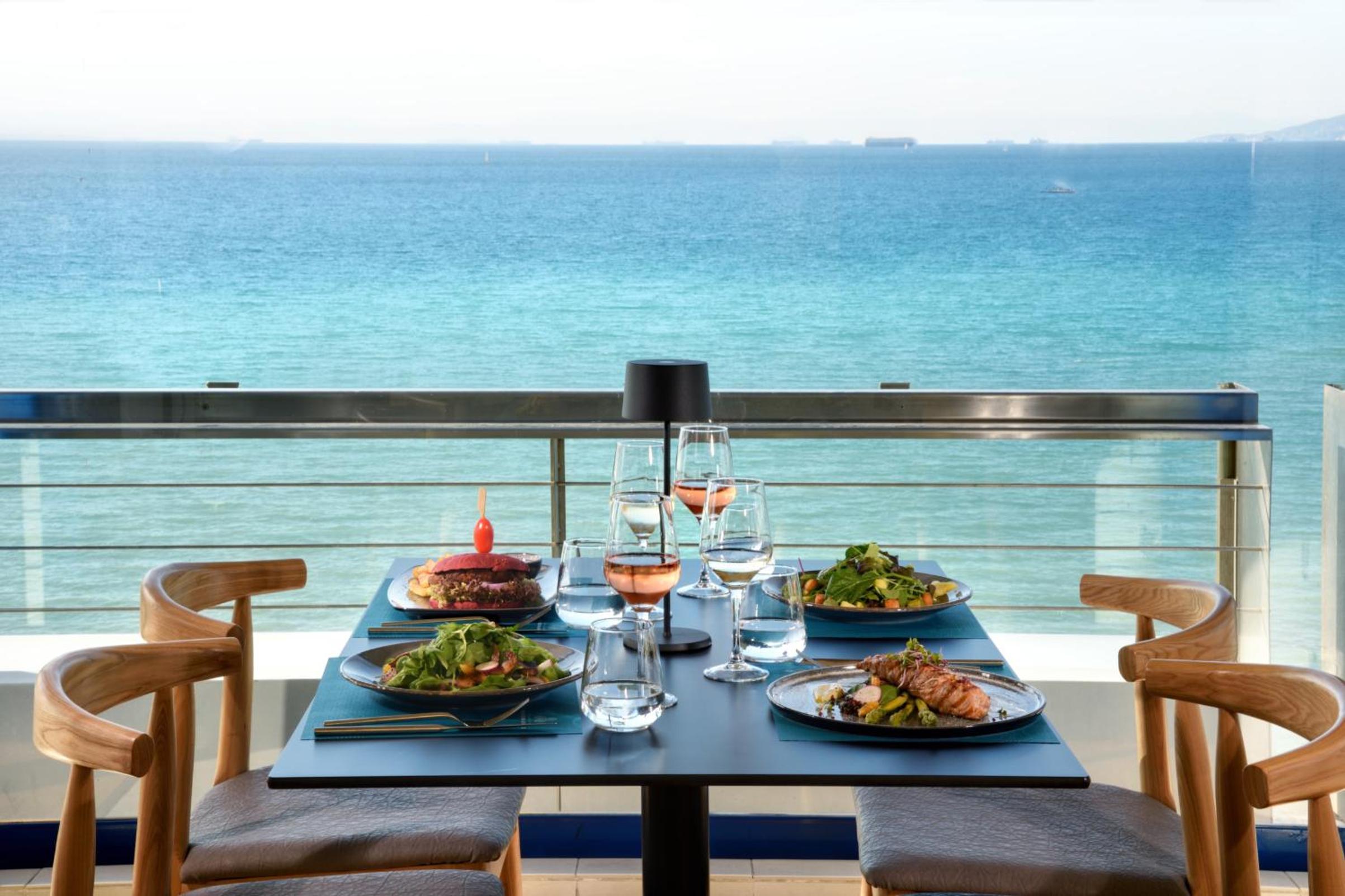 Double or Twin Room with Sea View photo 2