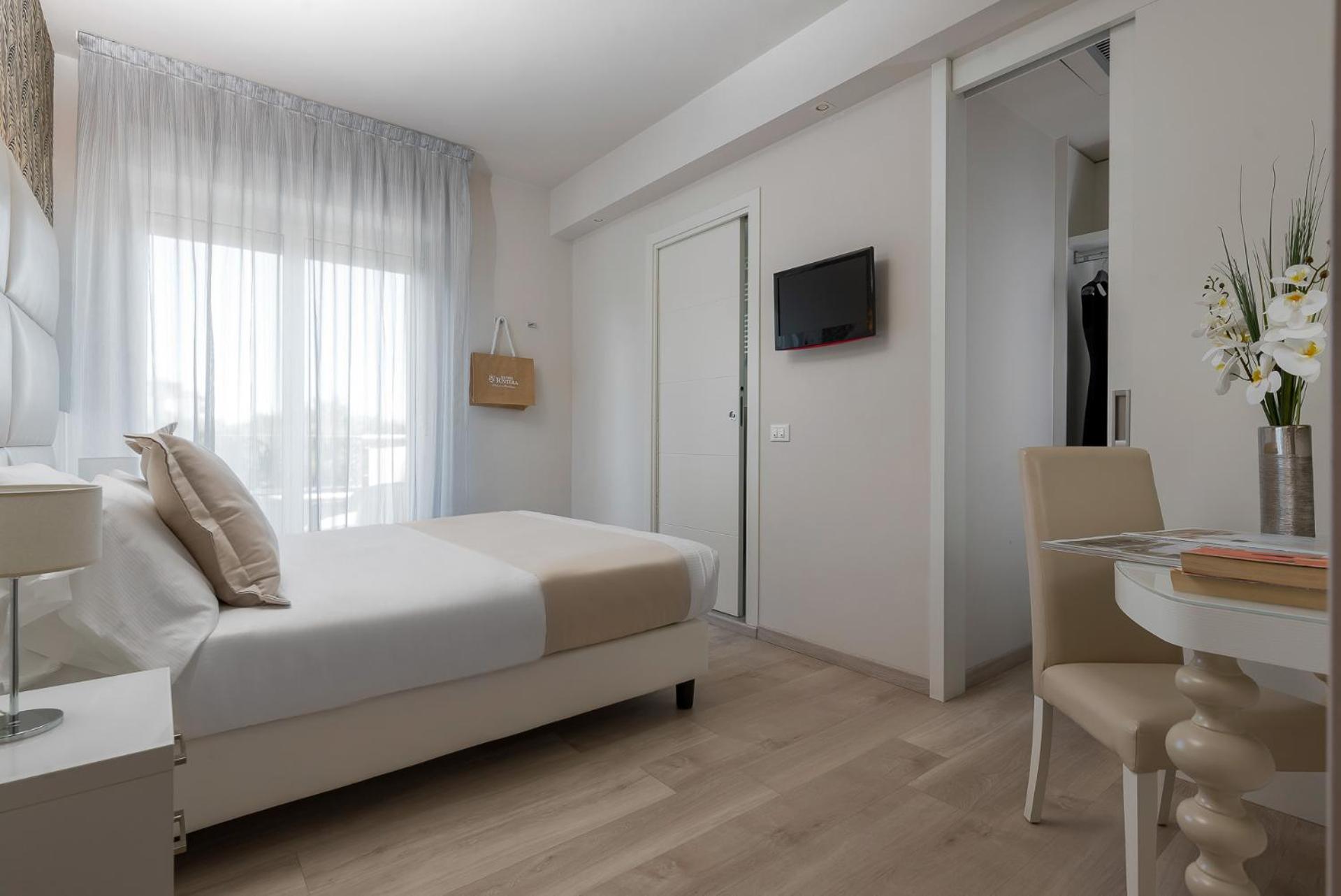 Superior Double or Twin Room with Side Sea View - Photo 9