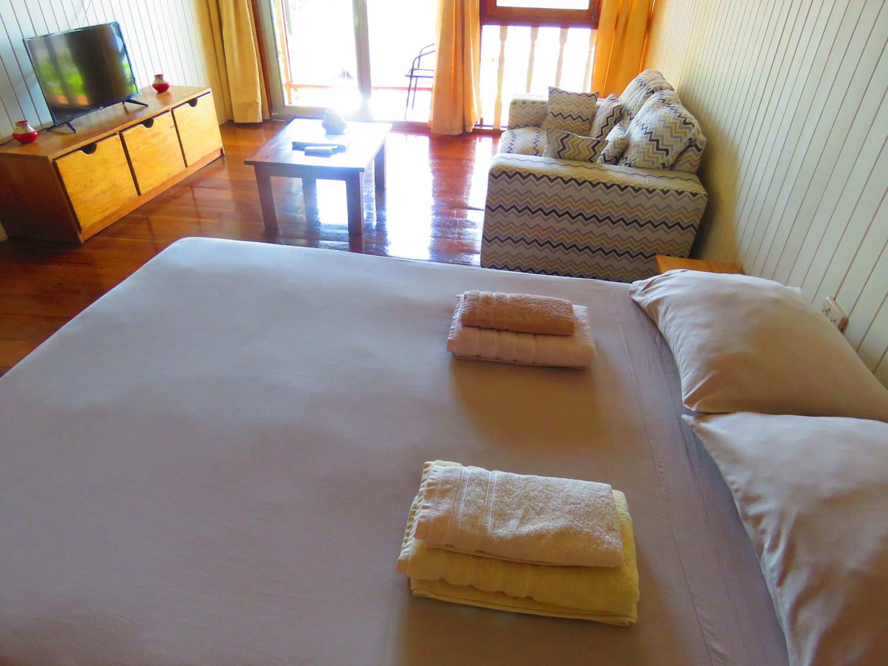Apartment with Balcony- River View photo 3
