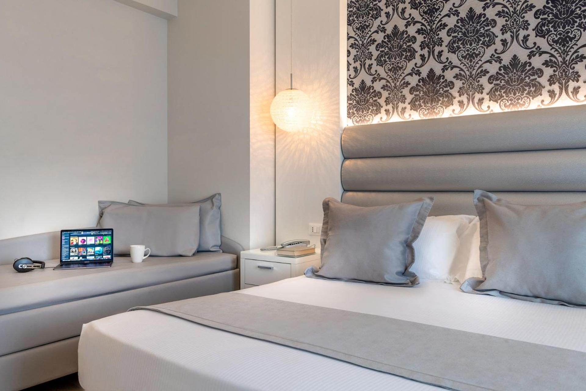 Deluxe Triple Room with Sea View