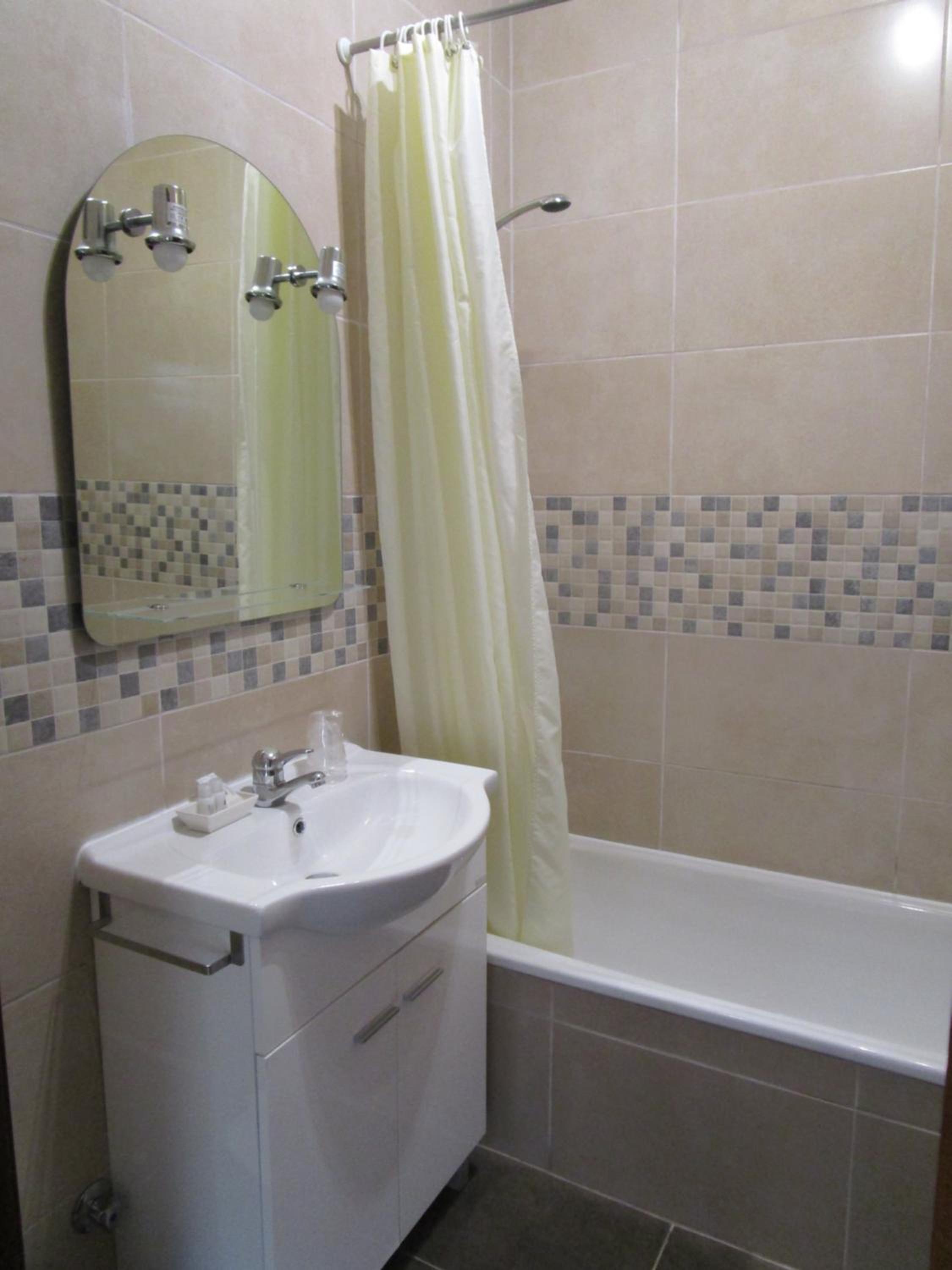 Superior Double or Twin Room thumbnail 6