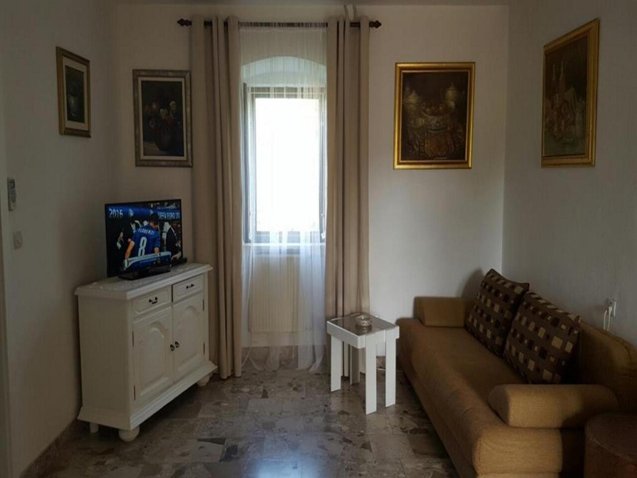 Superior One Bedroom Apartment