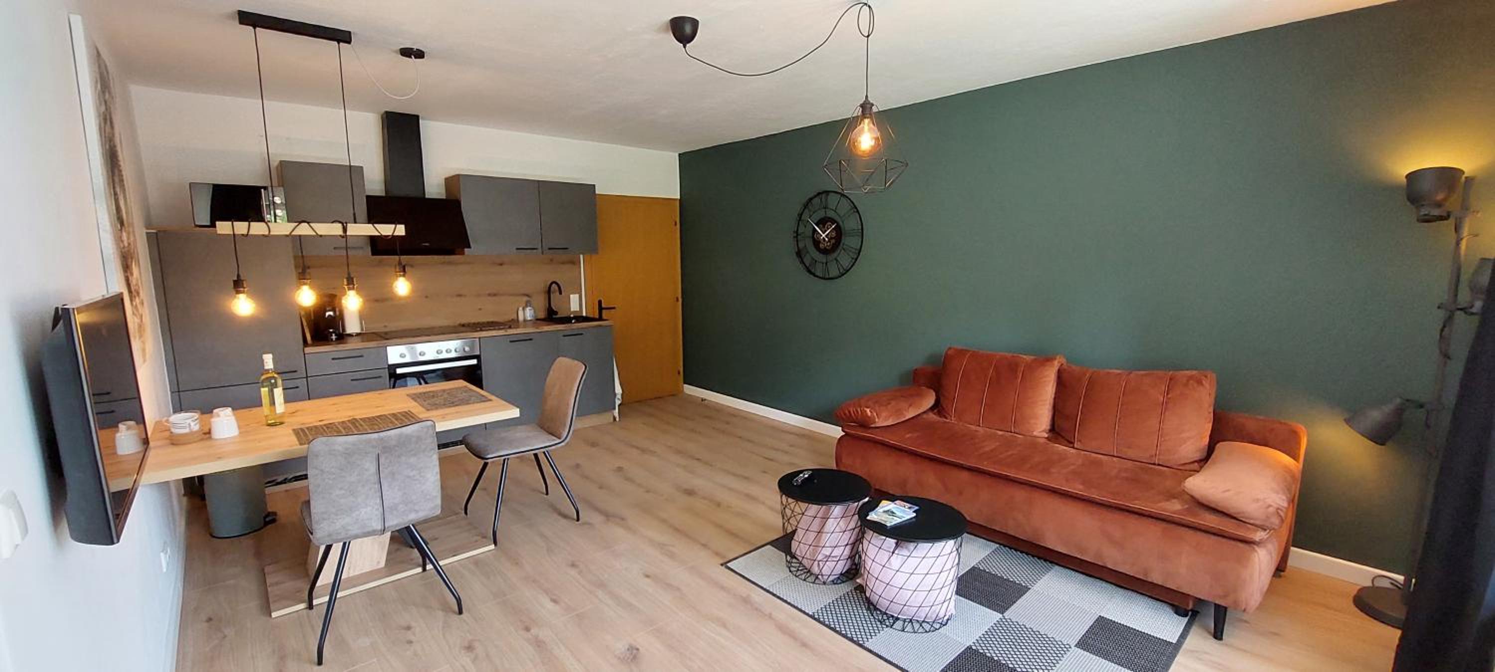 One-Bedroom Apartment photo 1