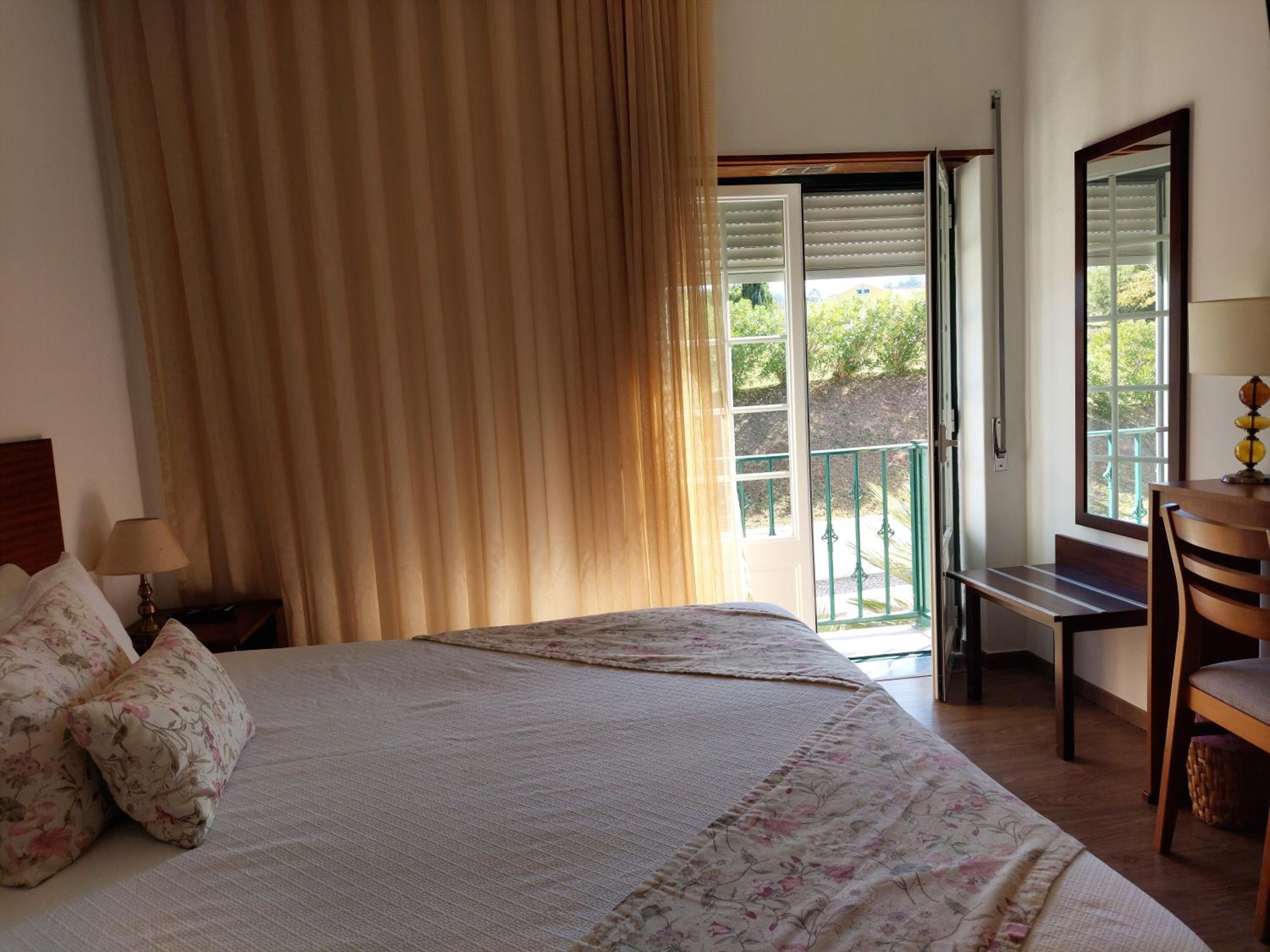 Available room thumbnail 5