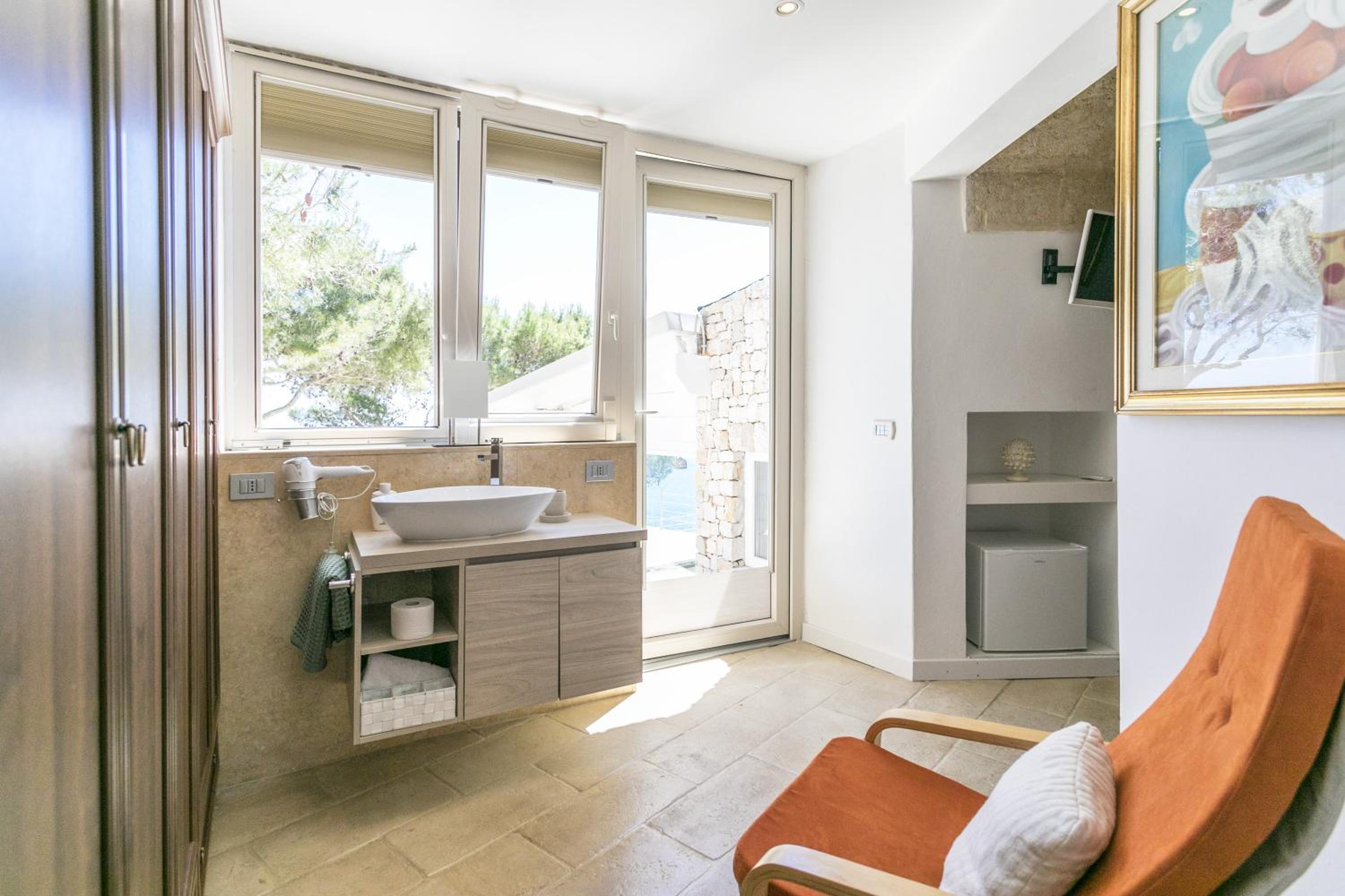 Deluxe Double Room with Sea View - Photo 14