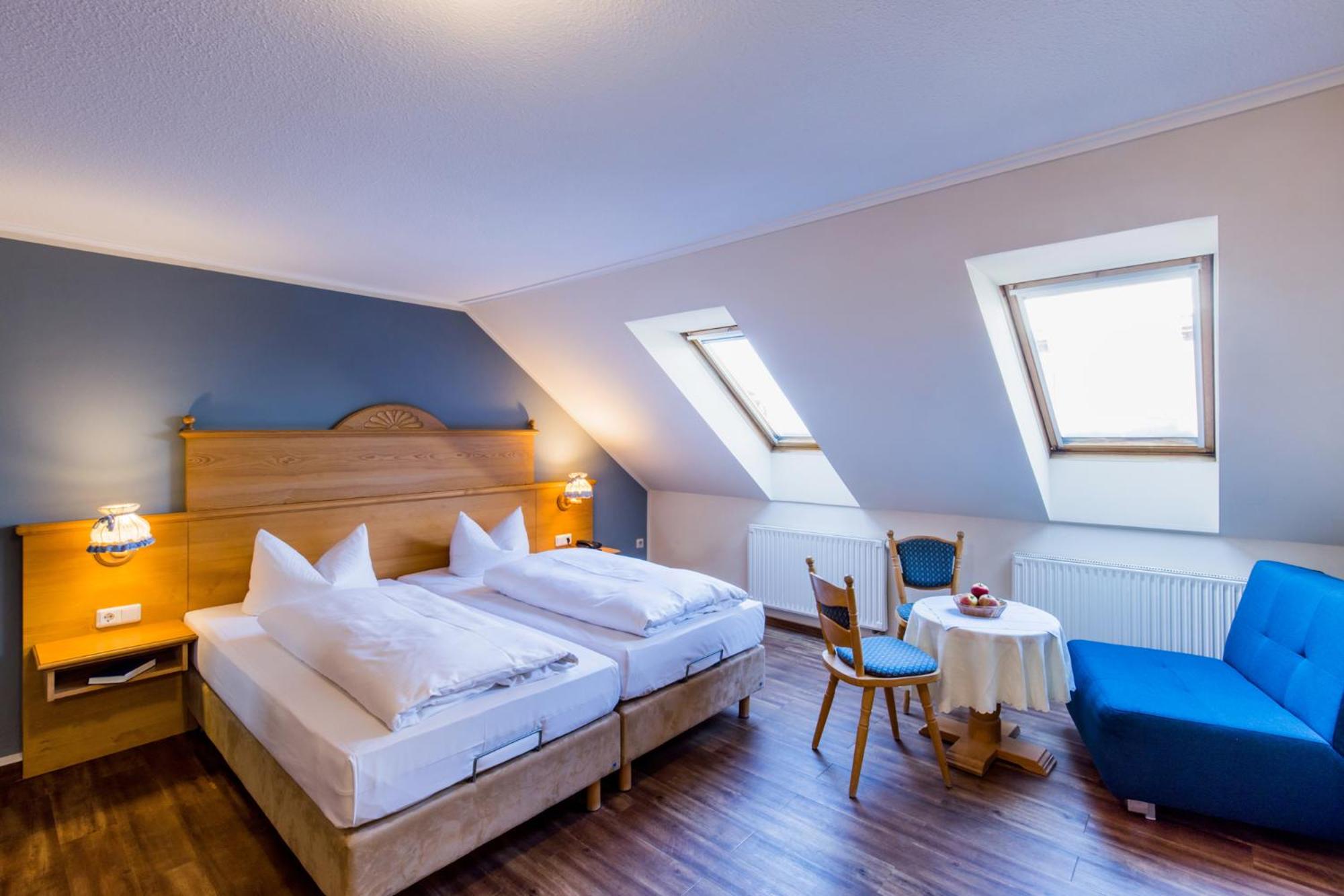 Junior Suite with Balcony - Photo 4