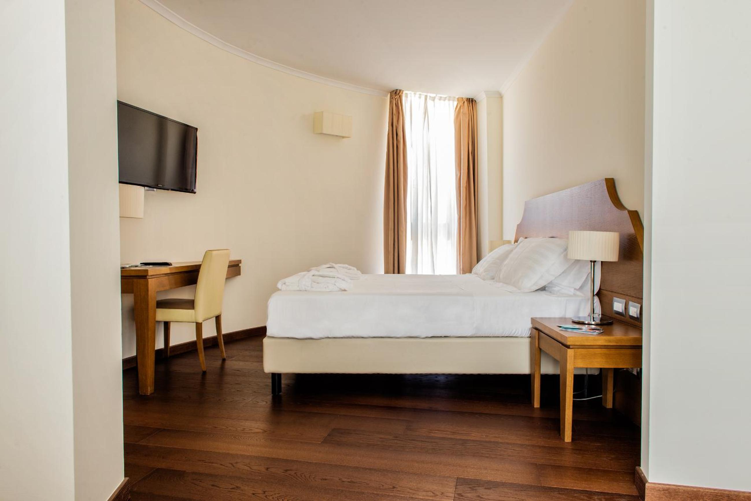 Deluxe Double Room photo 3