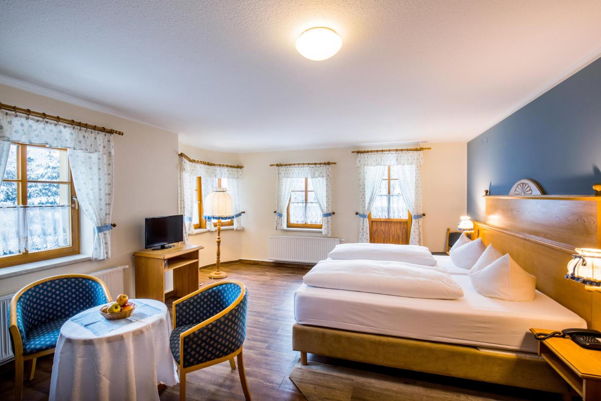 Deluxe Double Room With Balcony - Photo 1