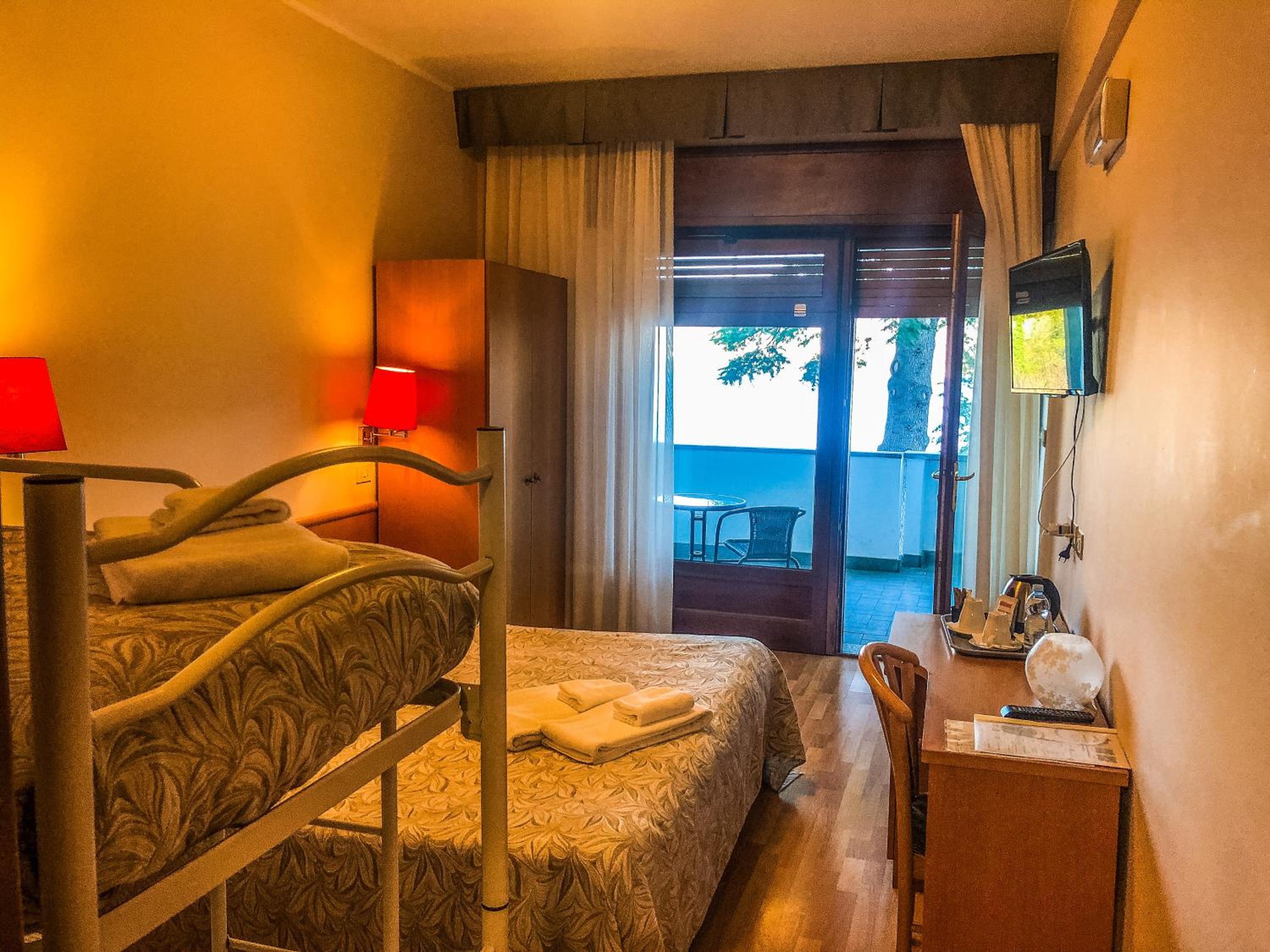 Quadruple Room with Lake View